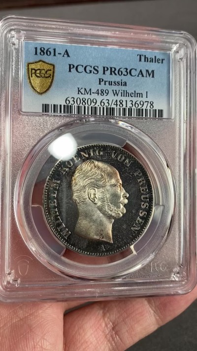 万国钱币拍卖第024期（诸神之战） PCGS PR63CAM 1861年德国威廉一世离冠鹰加冕首年流通1泰勒 精致深度镜面 唯一亚军分数 评级为PRCAM总共两枚 是早期威廉一世经典中的精品 近200年的深五彩 不可多得的尤物 近期欧拍一枚精致离冠2泰勒已过10w