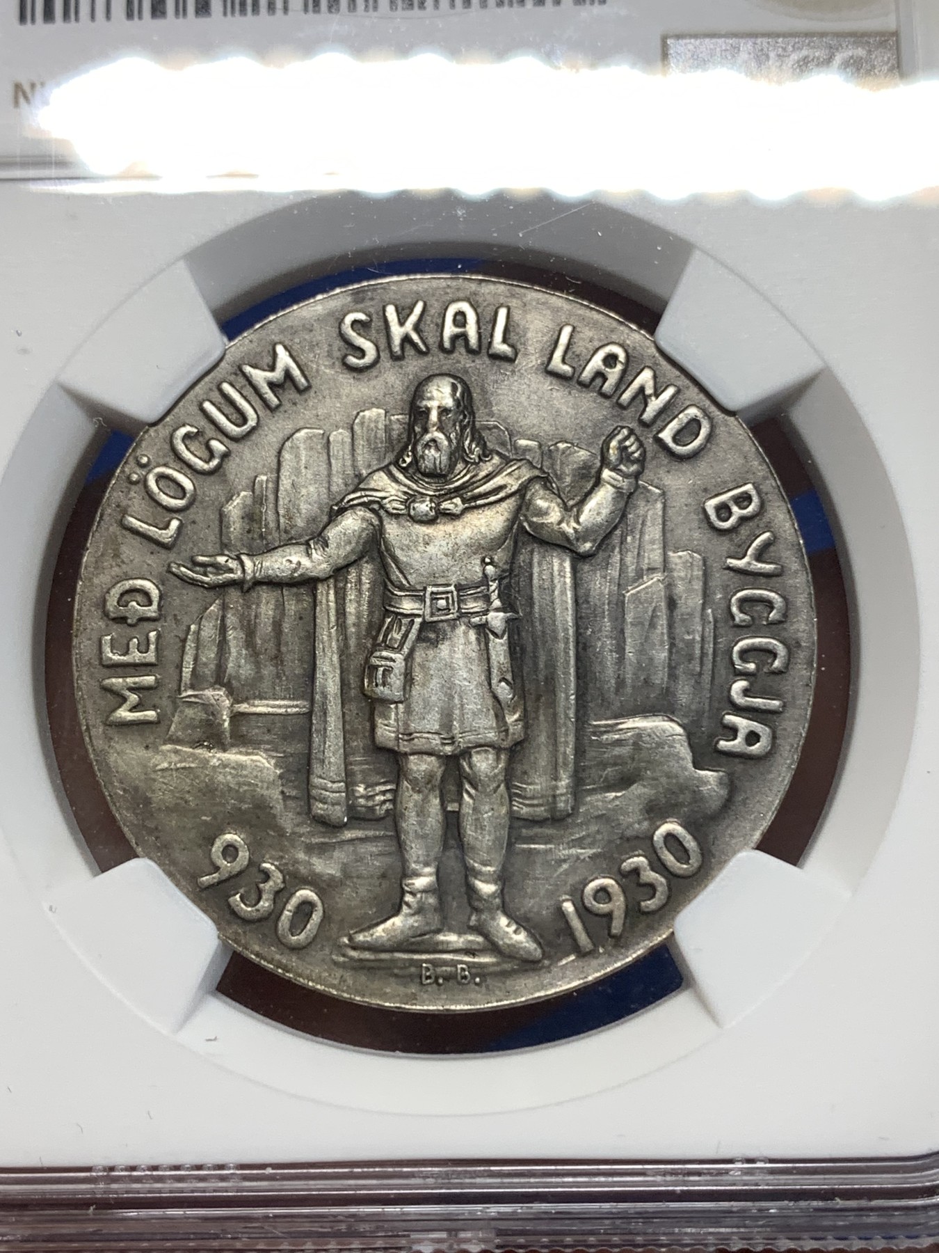 《竞宝斋》第261场-周日，周一，周二 3场连拍 (全场包邮) NGC MS62 冰岛1930年5克朗银币，正面为冰议会阿尔庭千年历史立法者乌尔弗洛，背面图案是龙“德雷基”和老鹰“甘穆尔”交织在一起，面值在币的侧面，这枚硬币也被列入克劳斯世界珍惜币目录