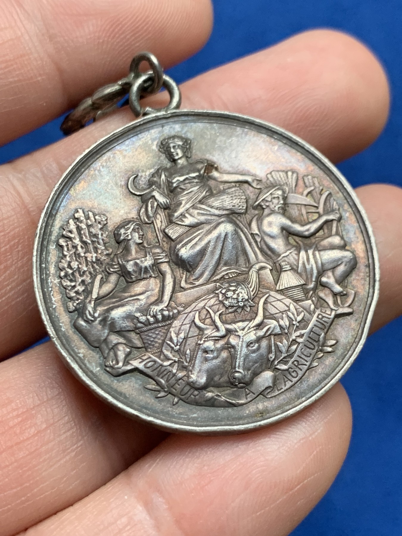 《竞宝斋》第261场-周日，周一，周二 3场连拍 (全场包邮) 法国 农业部 银章 设计新颖 细节非常好 20.3克 圆章直径36.9mm