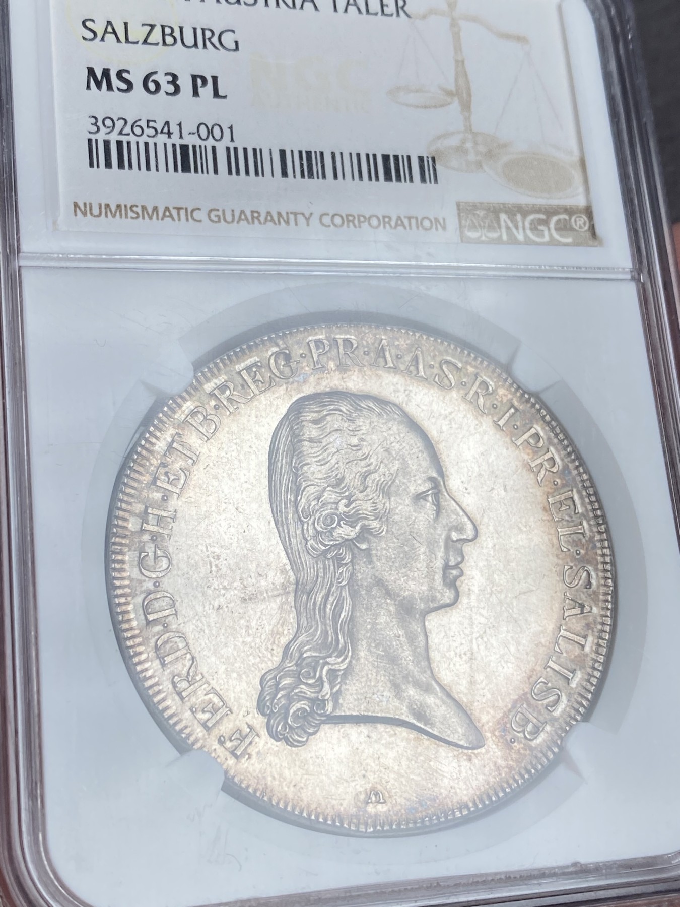 万国钱币拍卖第024期（诸神之战） NGC MS63PL 1805年奥地利弗朗茨二世萨尔茨堡盾徽大泰勒 1805年第三次反法同盟战争失败 根据普雷斯堡和约 萨尔茨堡选侯国由奥地利吞并 并发行了此枚泰勒 完美的倒影包浆显示出它从未被动过的原始一手状态 proof like展现了它如丝绸般顺滑的镜面底板