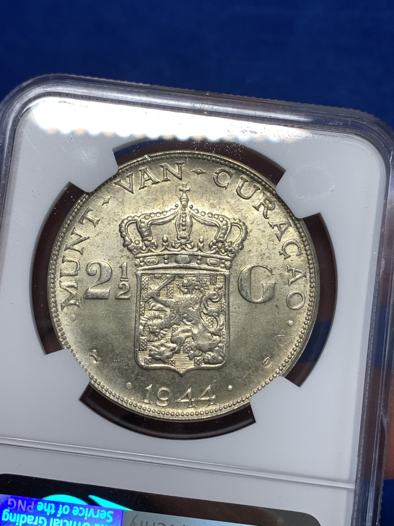 《竞宝斋》第261场-周日，周一，周二 3场连拍 (全场包邮) NGC MS62 荷属库拉索1944D威廉明娜2.5盾大银币