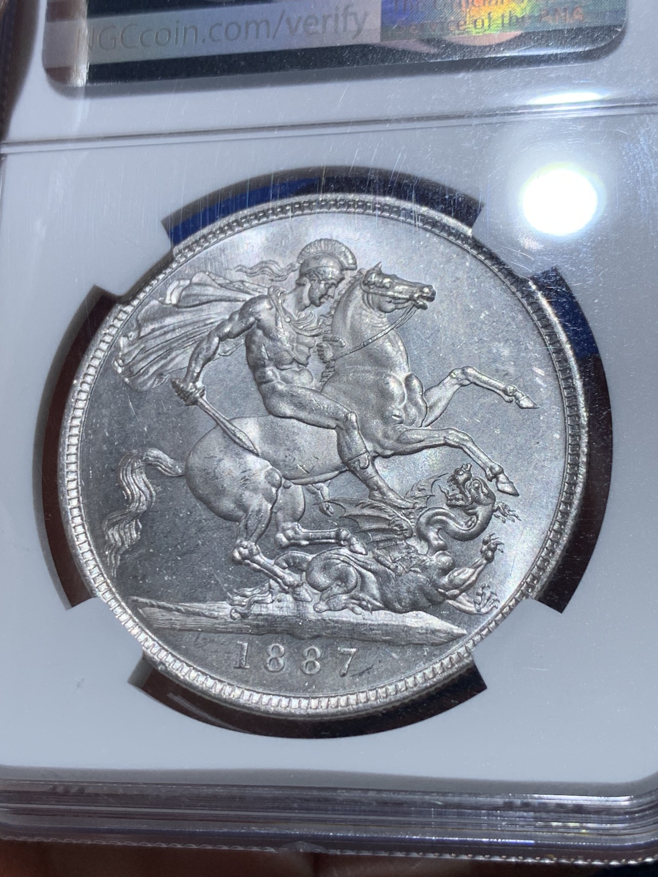 《竞宝斋》第261场-周日，周一，周二 3场连拍 (全场包邮) NGC MS63 英国1887年维多利亚披纱马剑银币 转光底板丝滑 细节到位