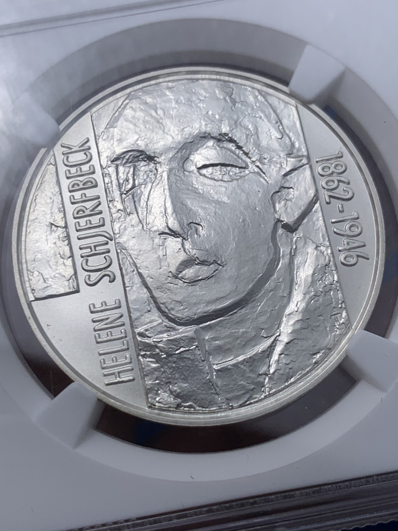 《竞宝斋》第261场-周日，周一，周二 3场连拍 (全场包邮) NGC MS70 芬兰1996年画家海莲娜自画像100马克银币（克劳斯获奖1998年最佳艺术币）