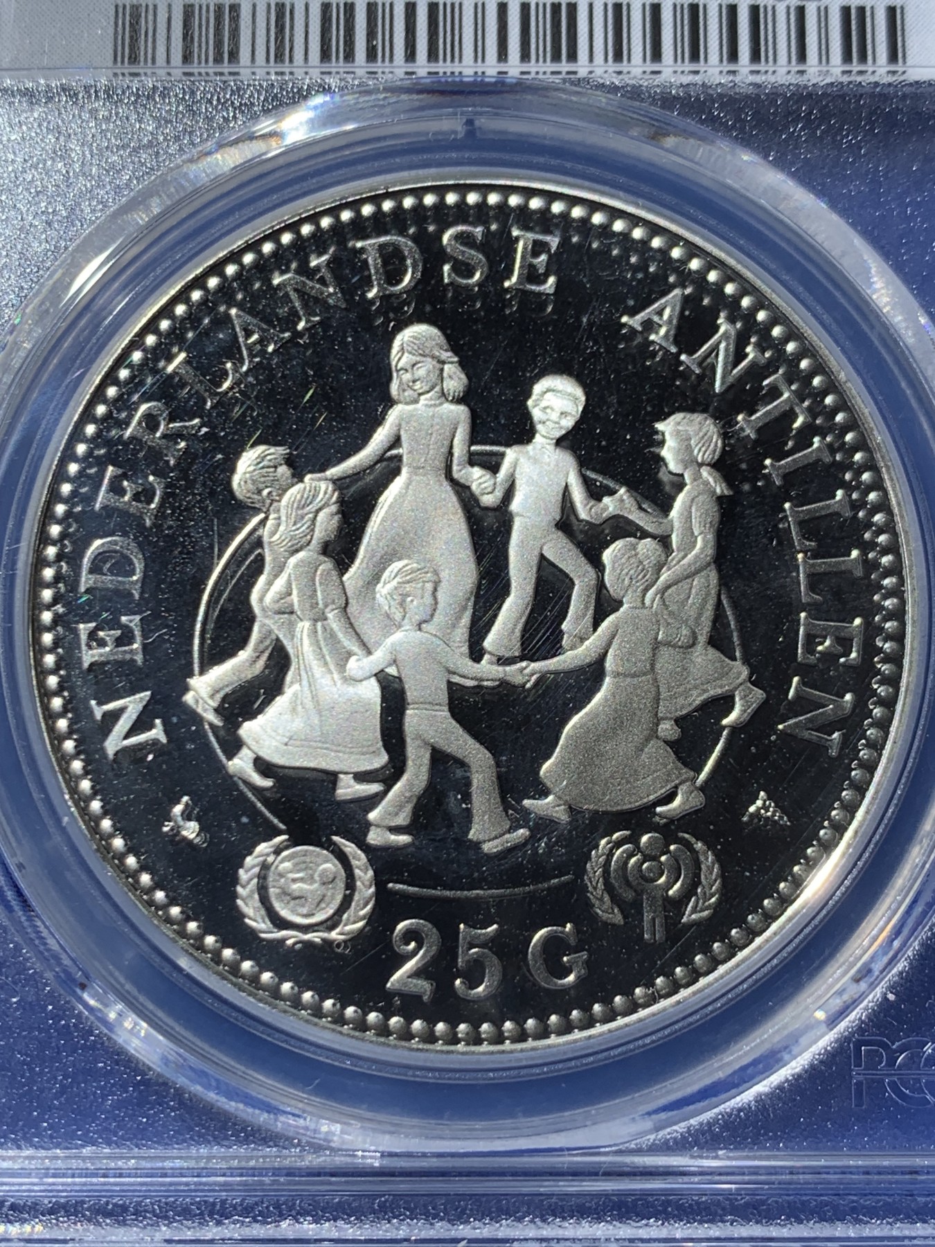 《竞宝斋》第261场-周日，周一，周二 3场连拍 (全场包邮) PCGS金盾 PR66DCAM 荷属安德烈斯1979年儿童年纪念25盾精制大银币，925银，重量27.22g