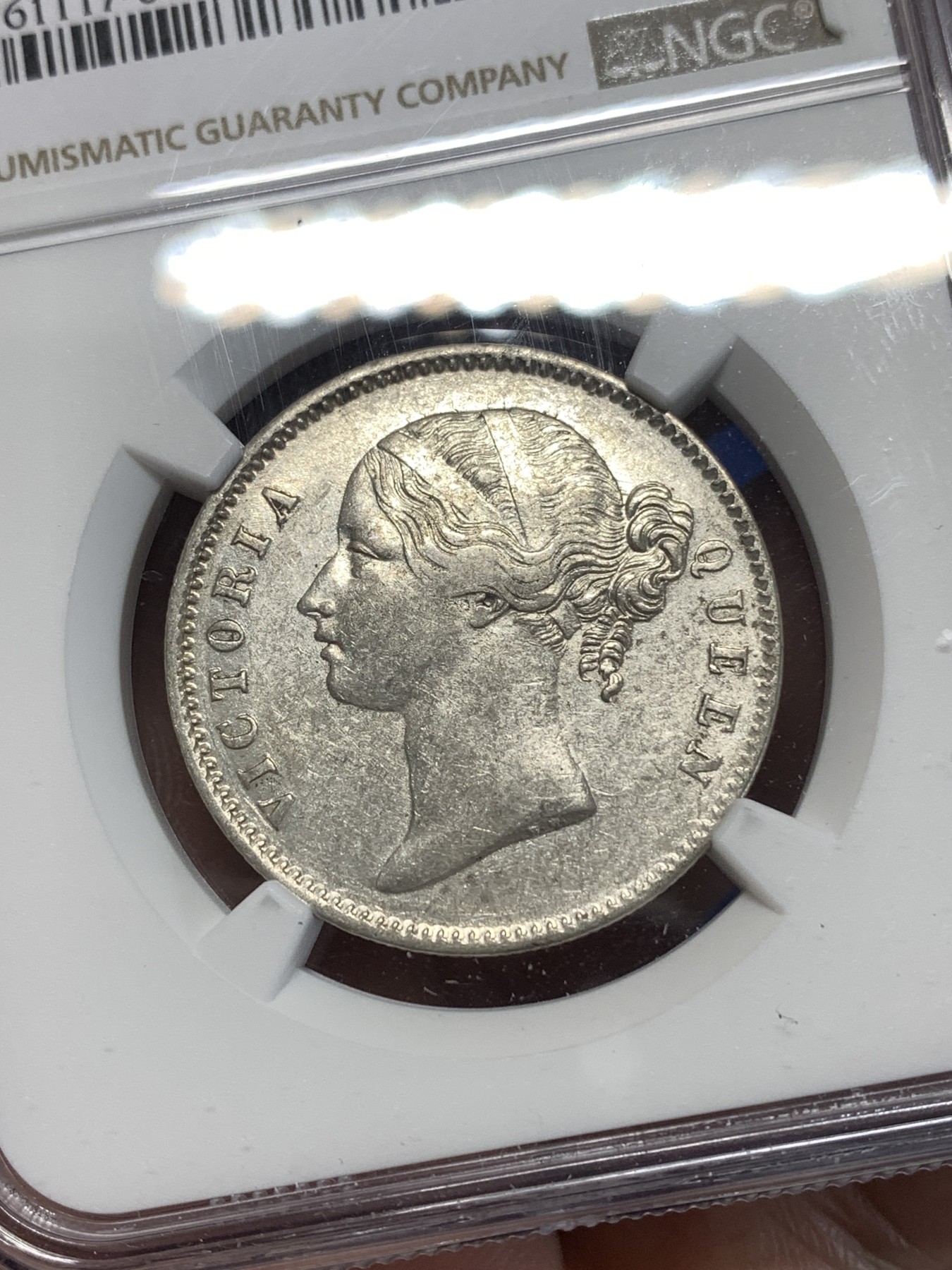 《竞宝斋》第261场-周日，周一，周二 3场连拍 (全场包邮) NGC AU53 英属印度1840年维多利亚女王双辫版1卢比银币