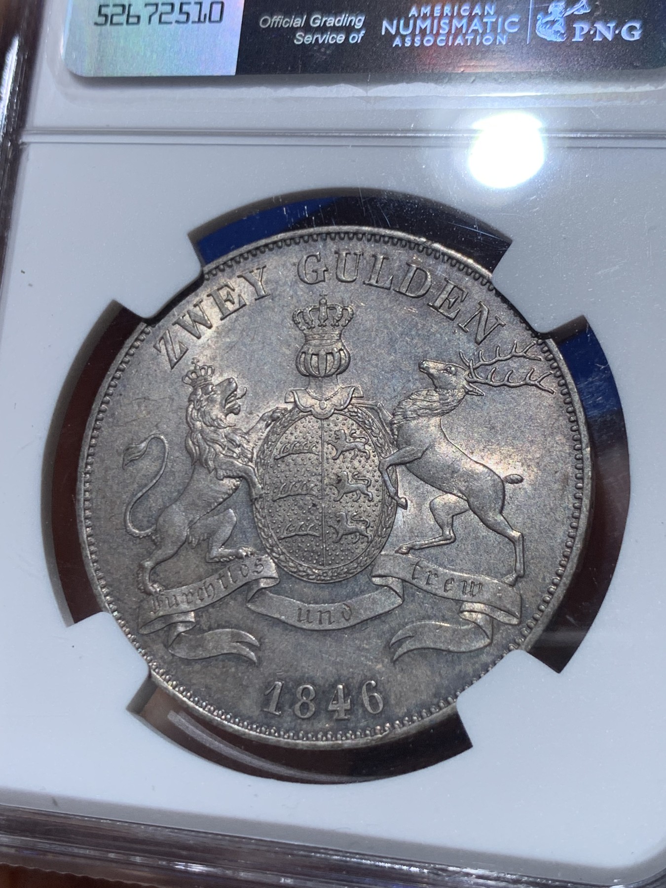 《竞宝斋》第261场-周日，周一，周二 3场连拍 (全场包邮) 季军分 NGC MS62 德国符腾堡1846年狮鹿2盾（2古尔登）银币，原味厚重包浆，稀少品种，设计大气精美，状态极佳，2盾流通充分上ms较少，HA-N62分的符腾堡2盾成交价约为5600元。