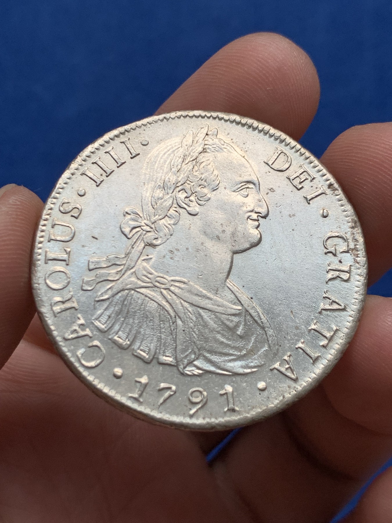 《竞宝斋》第261场-周日，周一，周二 3场连拍 (全场包邮) 墨西哥 1791年早期年份 卡四 双柱大银币 整体带光 背面皇冠边上有掉皮