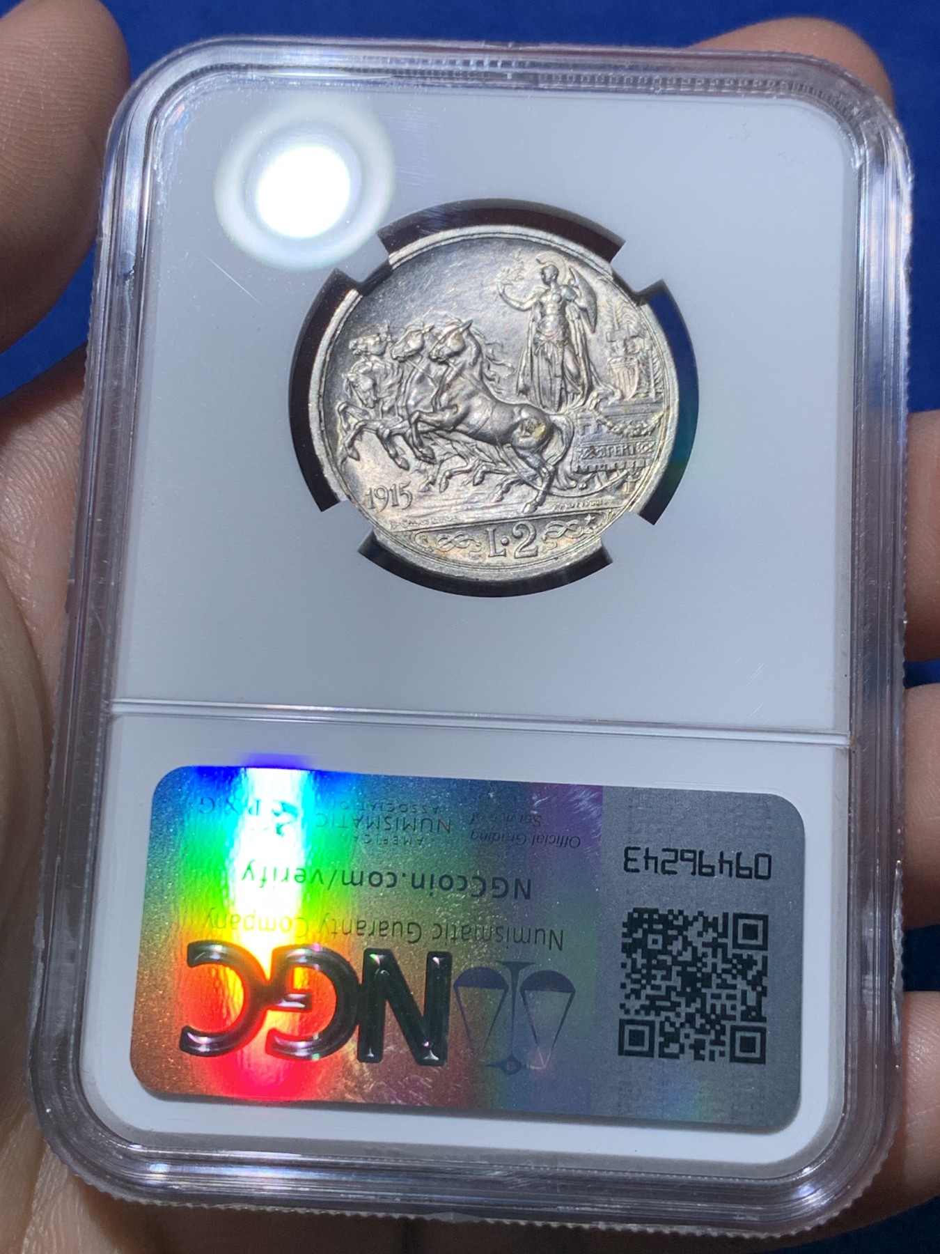 《竞宝斋》第261场-周日，周一，周二 3场连拍 (全场包邮) NGC MS62 意大利1915年埃曼纽尔二世马车2里拉银币