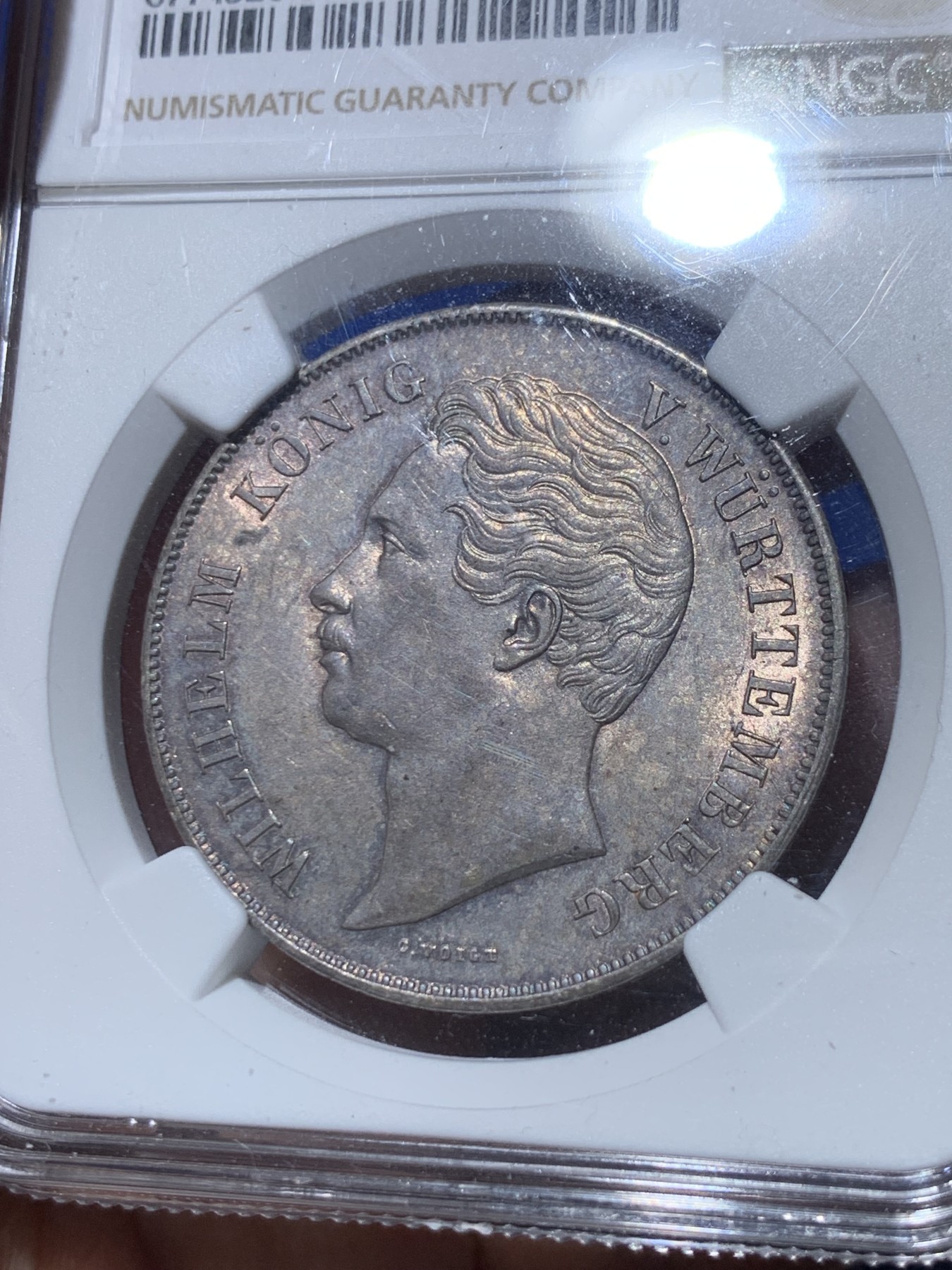 《竞宝斋》第261场-周日，周一，周二 3场连拍 (全场包邮) 季军分 NGC MS62 德国符腾堡1846年狮鹿2盾（2古尔登）银币，原味厚重包浆，稀少品种，设计大气精美，状态极佳，2盾流通充分上ms较少，HA-N62分的符腾堡2盾成交价约为5600元。