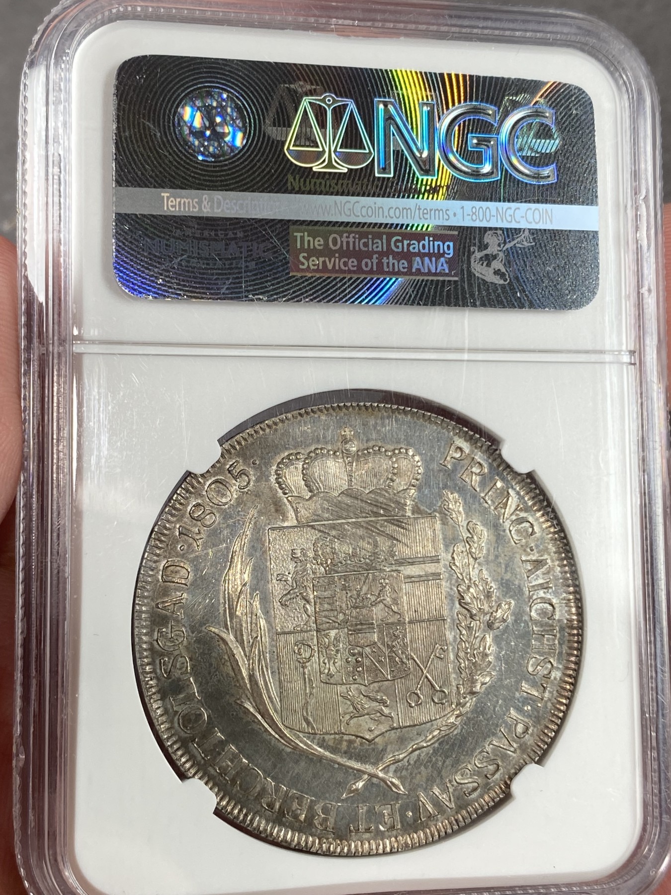 万国钱币拍卖第024期（诸神之战） NGC MS63PL 1805年奥地利弗朗茨二世萨尔茨堡盾徽大泰勒 1805年第三次反法同盟战争失败 根据普雷斯堡和约 萨尔茨堡选侯国由奥地利吞并 并发行了此枚泰勒 完美的倒影包浆显示出它从未被动过的原始一手状态 proof like展现了它如丝绸般顺滑的镜面底板