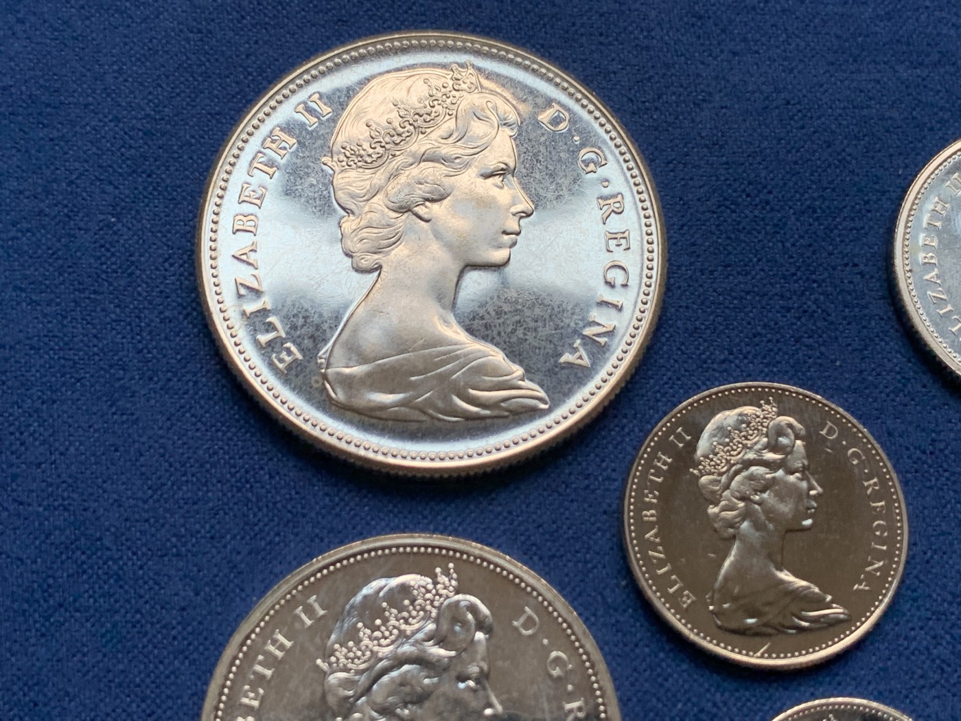 《竞宝斋》第261场-周日，周一，周二 3场连拍 (全场包邮) 6枚一组 加拿大1967年套币 含4枚银币 卷拆品相