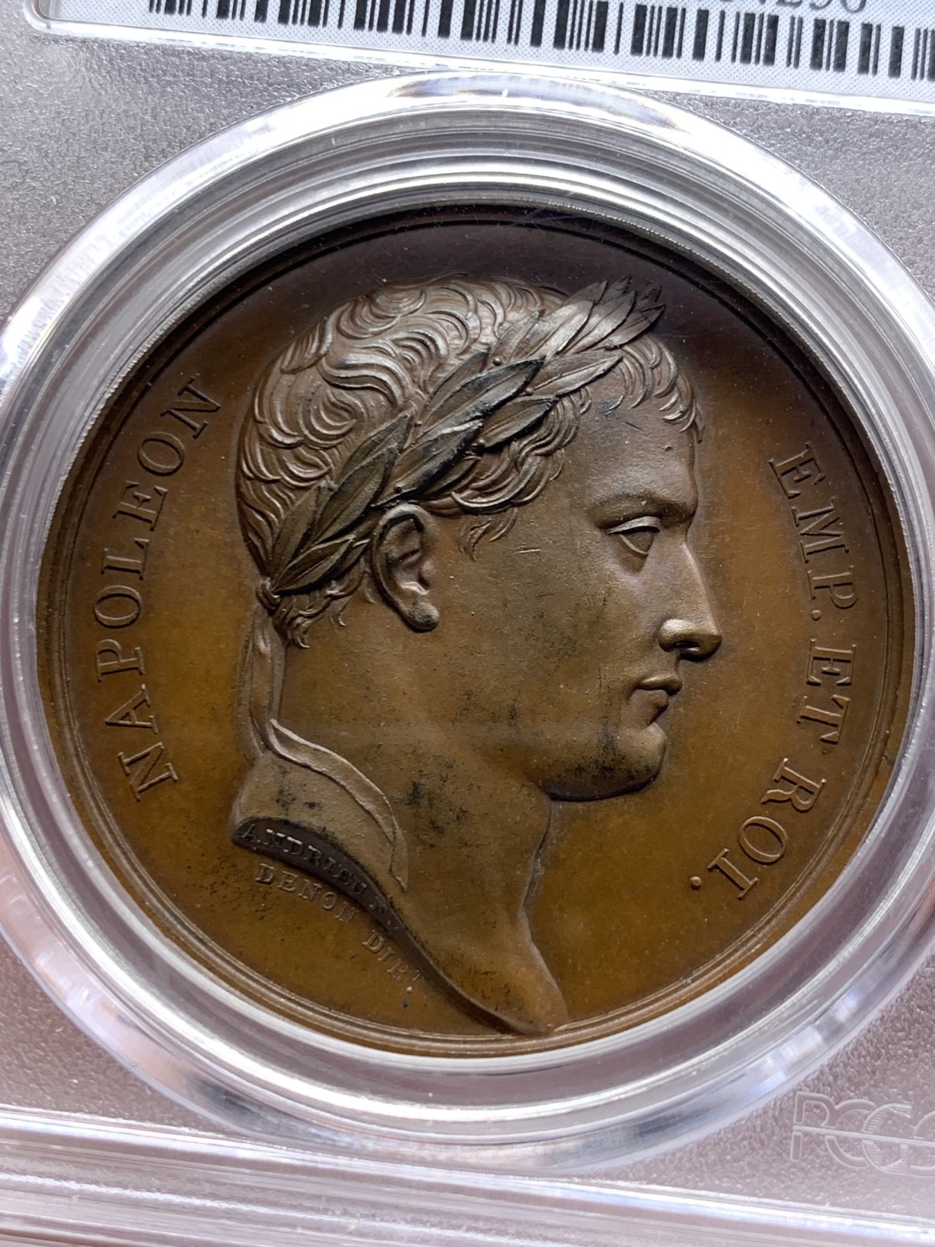 《竞宝斋》第261场-周日，周一，周二 3场连拍 (全场包邮) PCGS SP64 法国1806年拿破仑一世耶拿战役原铸铜章 拿破仑身披斗篷骑鹰凌空 手持闪电击倒地上三名巨人 场面英武壮阔 肌肉线条优美 该战役是拿破仑大破普军经典战役 也是拿章经典