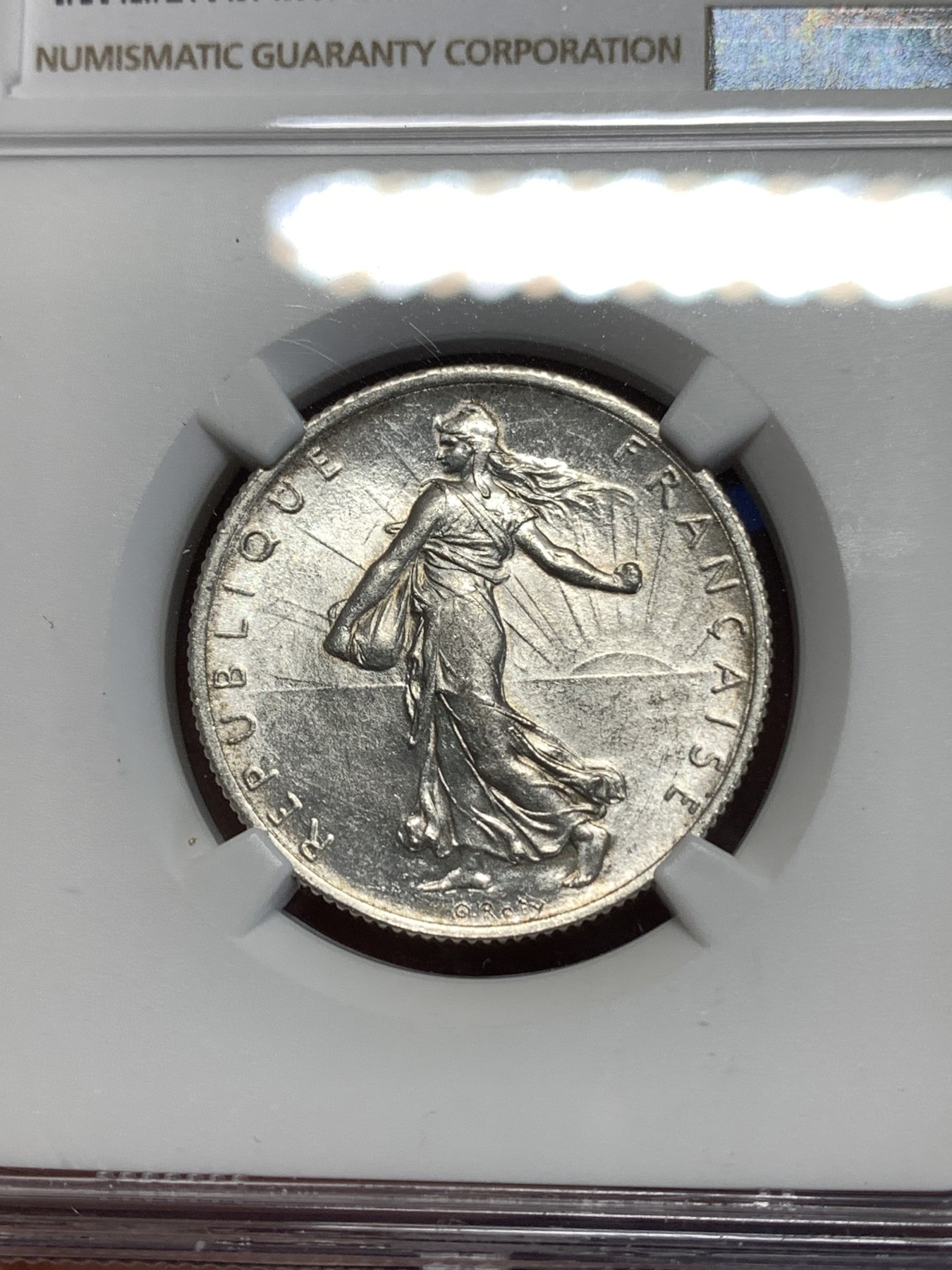 《竞宝斋》第261场-周日，周一，周二 3场连拍 (全场包邮) NGC MS61 法国1916年播种女神2法郎银币