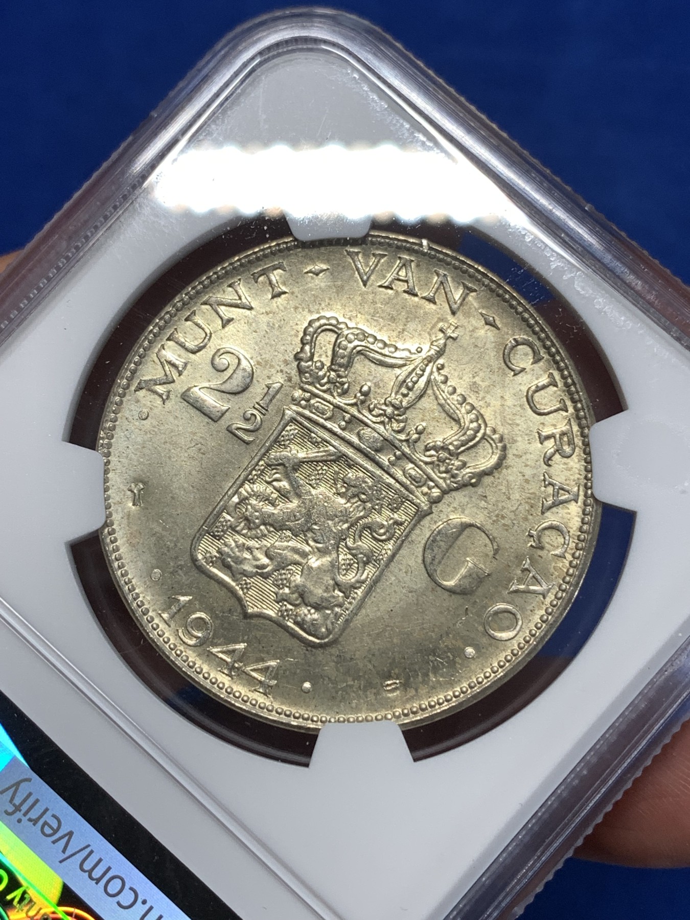 《竞宝斋》第261场-周日，周一，周二 3场连拍 (全场包邮) NGC MS62 荷属库拉索1944D威廉明娜2.5盾大银币