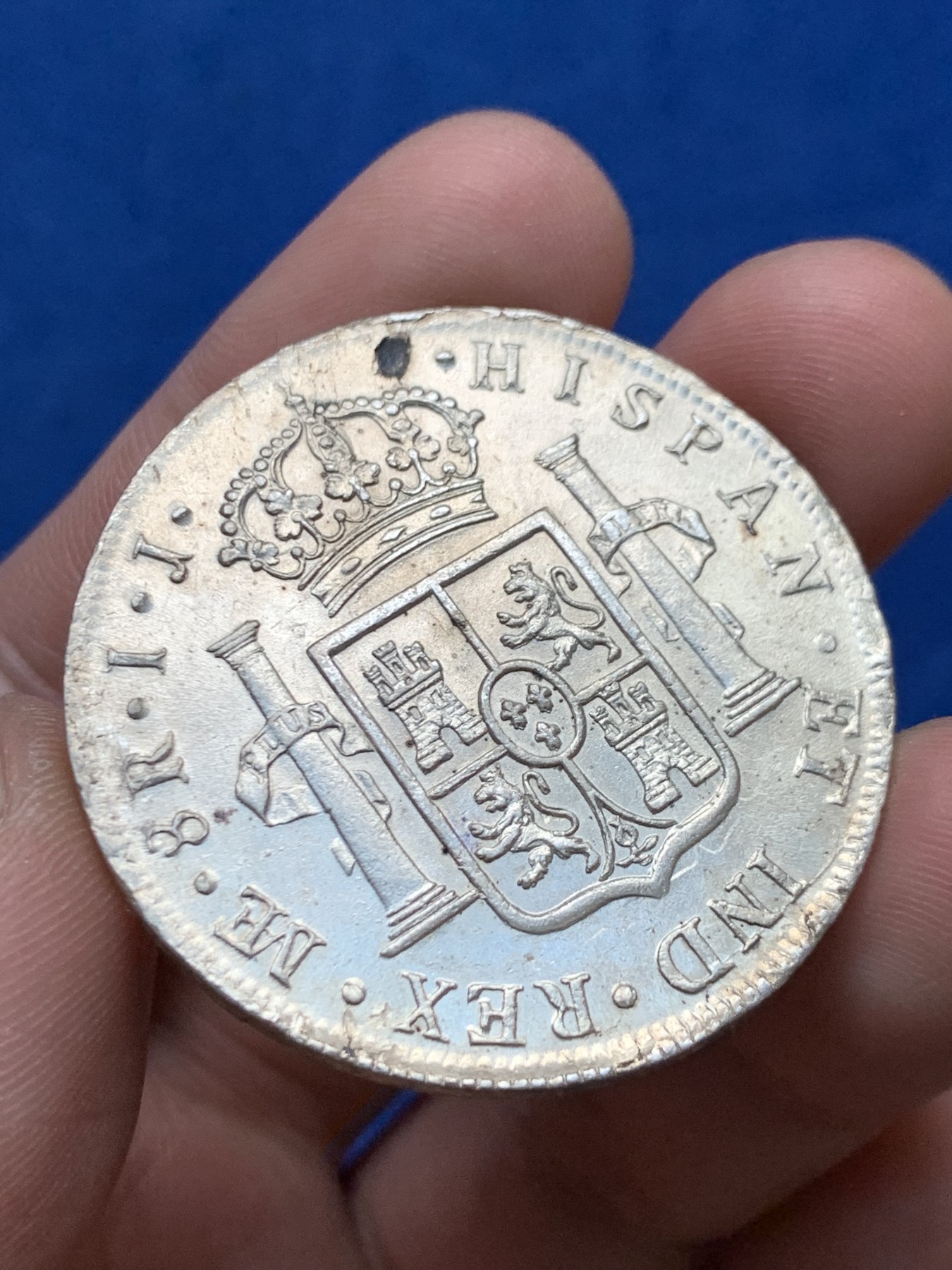 《竞宝斋》第261场-周日，周一，周二 3场连拍 (全场包邮) 墨西哥 1791年早期年份 卡四 双柱大银币 整体带光 背面皇冠边上有掉皮