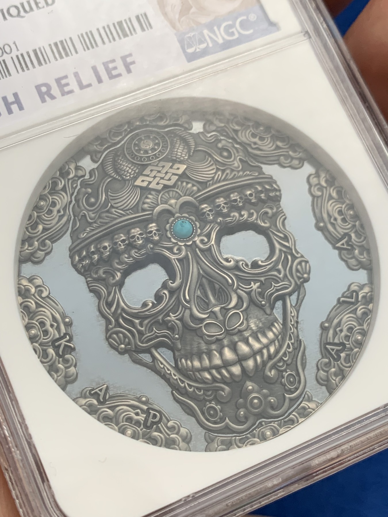 《竞宝斋》第261场-周日，周一，周二 3场连拍 (全场包邮) NGC PF70 喀麦隆2018卡帕拉头盖镶嵌绿松石 2盎司 银币 180 高浮雕标 盒证齐全 镶嵌工艺 世界文化系列首枚