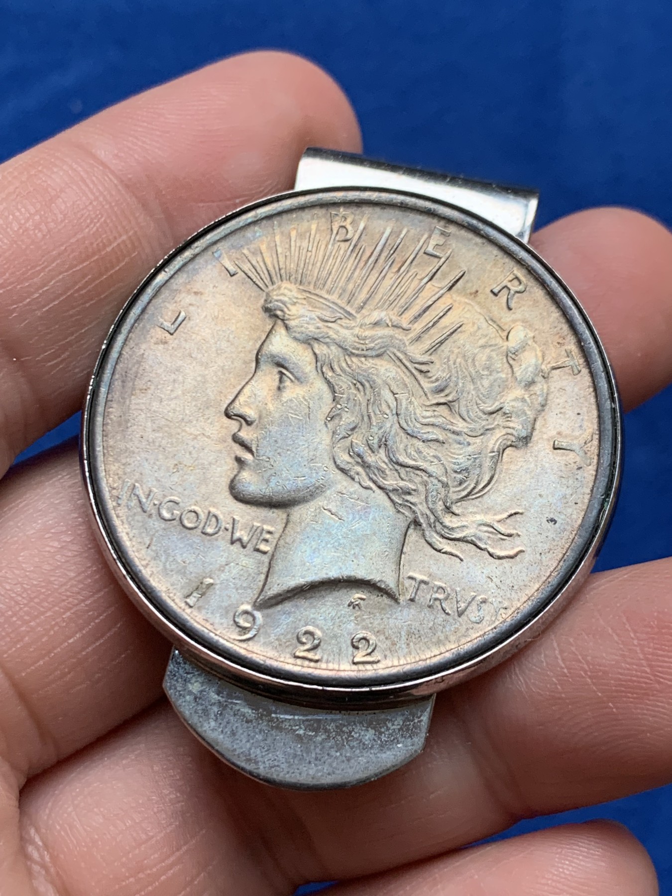 《竞宝斋》第261场-周日，周一，周二 3场连拍 (全场包邮) 美国1922和平鸽银币衣夹一枚，UNC品种带光