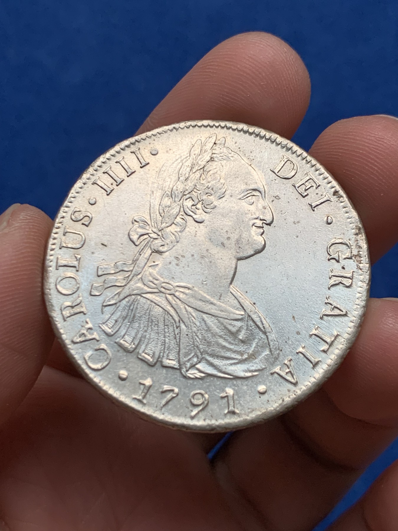 《竞宝斋》第261场-周日，周一，周二 3场连拍 (全场包邮) 墨西哥 1791年早期年份 卡四 双柱大银币 整体带光 背面皇冠边上有掉皮