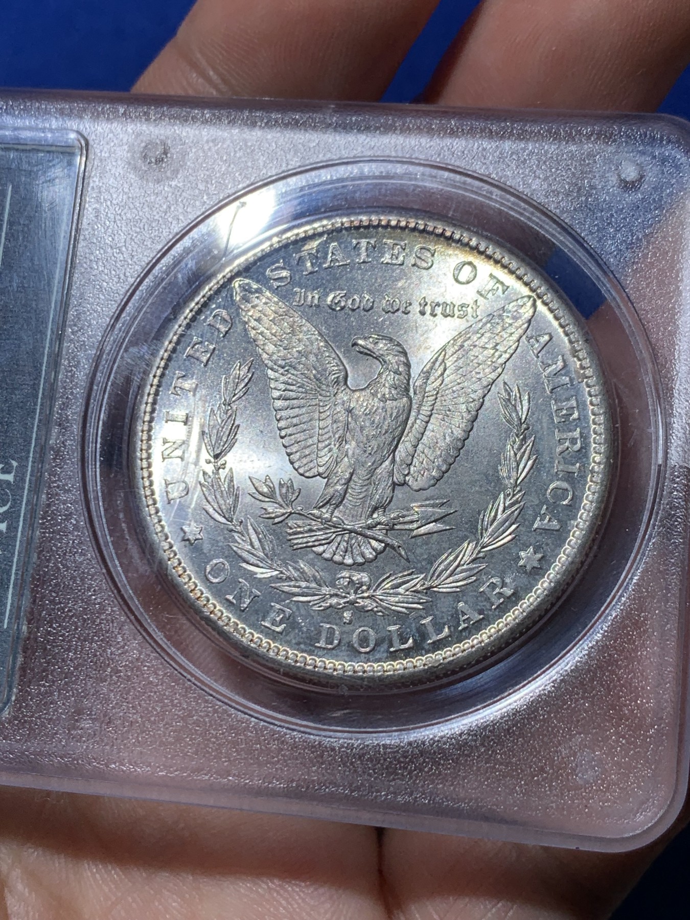 《竞宝斋》第261场-周日，周一，周二 3场连拍 (全场包邮) PCGS MS64 美国 1881年 摩根一美元 rattler 一代盒 正面红紫色包浆 低评状态 背面盒子有小划