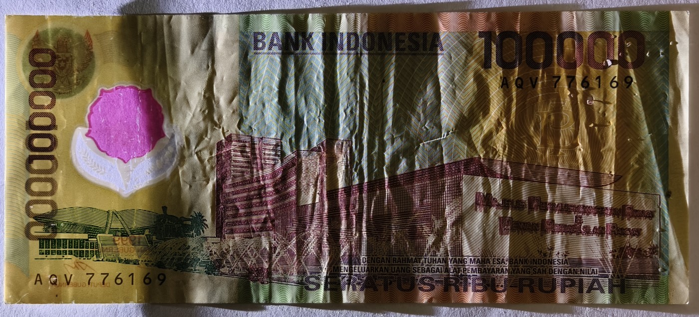 紫瑗钱币——第357期拍卖—— 纸币场 印度尼西亚 1999年 苏哈托总统 100000卢比 塑料钞 流通品 (P-140)