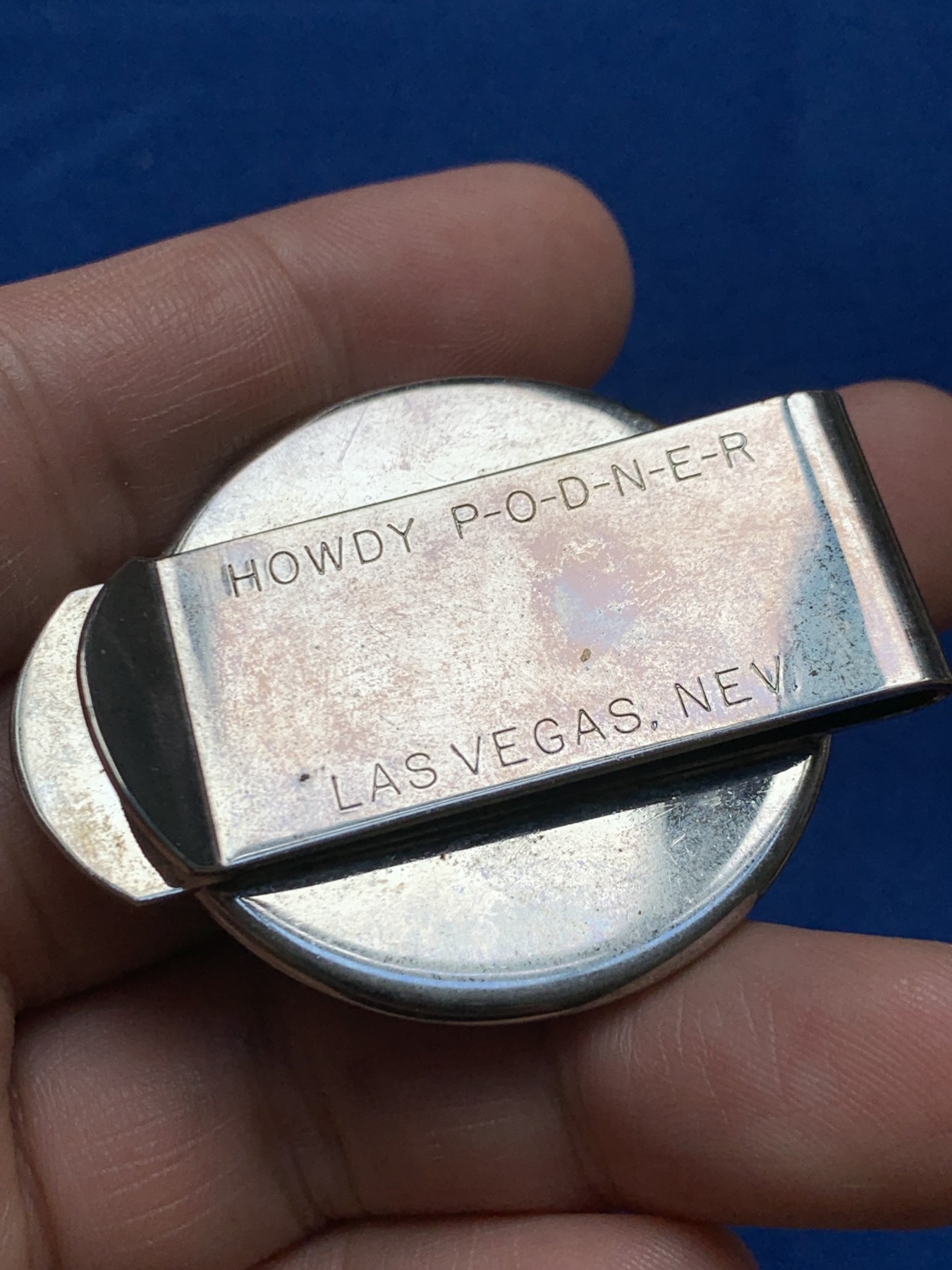 《竞宝斋》第261场-周日，周一，周二 3场连拍 (全场包邮) 美国1922和平鸽银币衣夹一枚，UNC品种带光