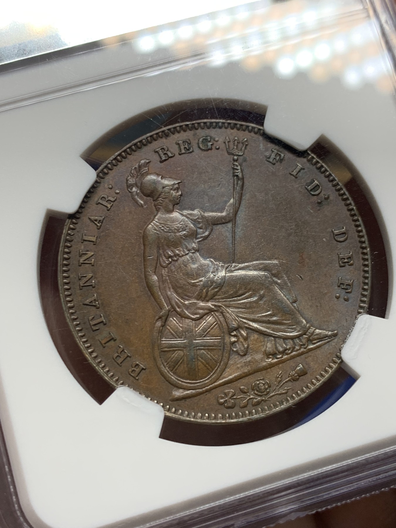 《竞宝斋》第261场-周日，周一，周二 3场连拍 (全场包邮) NGC MS62BN 英国1855年维多利亚1便士铜币（经典的青年维多利亚头像，小维爱好者的必备藏品）