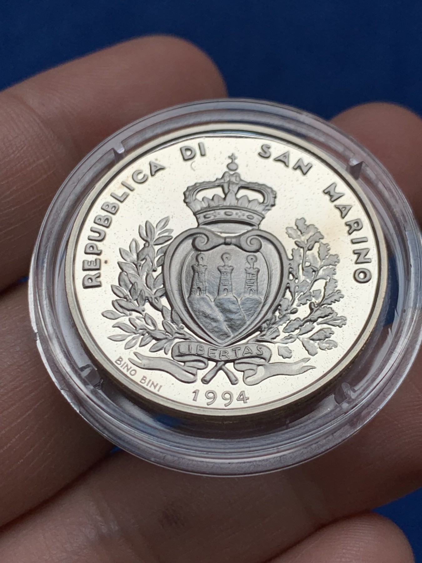 《竞宝斋》第261场-周日，周一，周二 3场连拍 (全场包邮) 圣马力诺1994年冬奥会1000里拉精制纪念银币