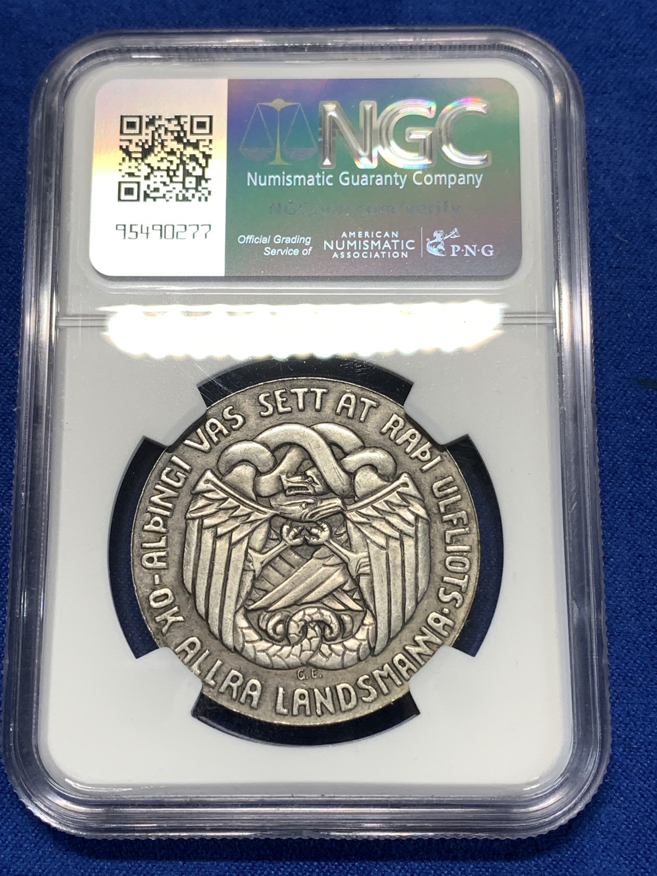 《竞宝斋》第261场-周日，周一，周二 3场连拍 (全场包邮) NGC MS62 冰岛1930年5克朗银币，正面为冰议会阿尔庭千年历史立法者乌尔弗洛，背面图案是龙“德雷基”和老鹰“甘穆尔”交织在一起，面值在币的侧面，这枚硬币也被列入克劳斯世界珍惜币目录