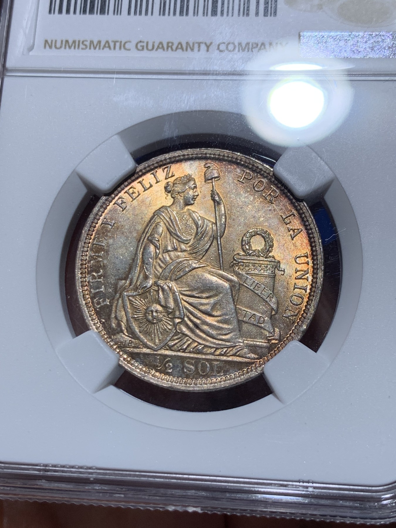 《竞宝斋》第261场-周日，周一，周二 3场连拍 (全场包邮) NGC MS64 秘鲁 1915年 1/2比索 银币 高银版 状态极好 刷双面金色包浆 高分不易