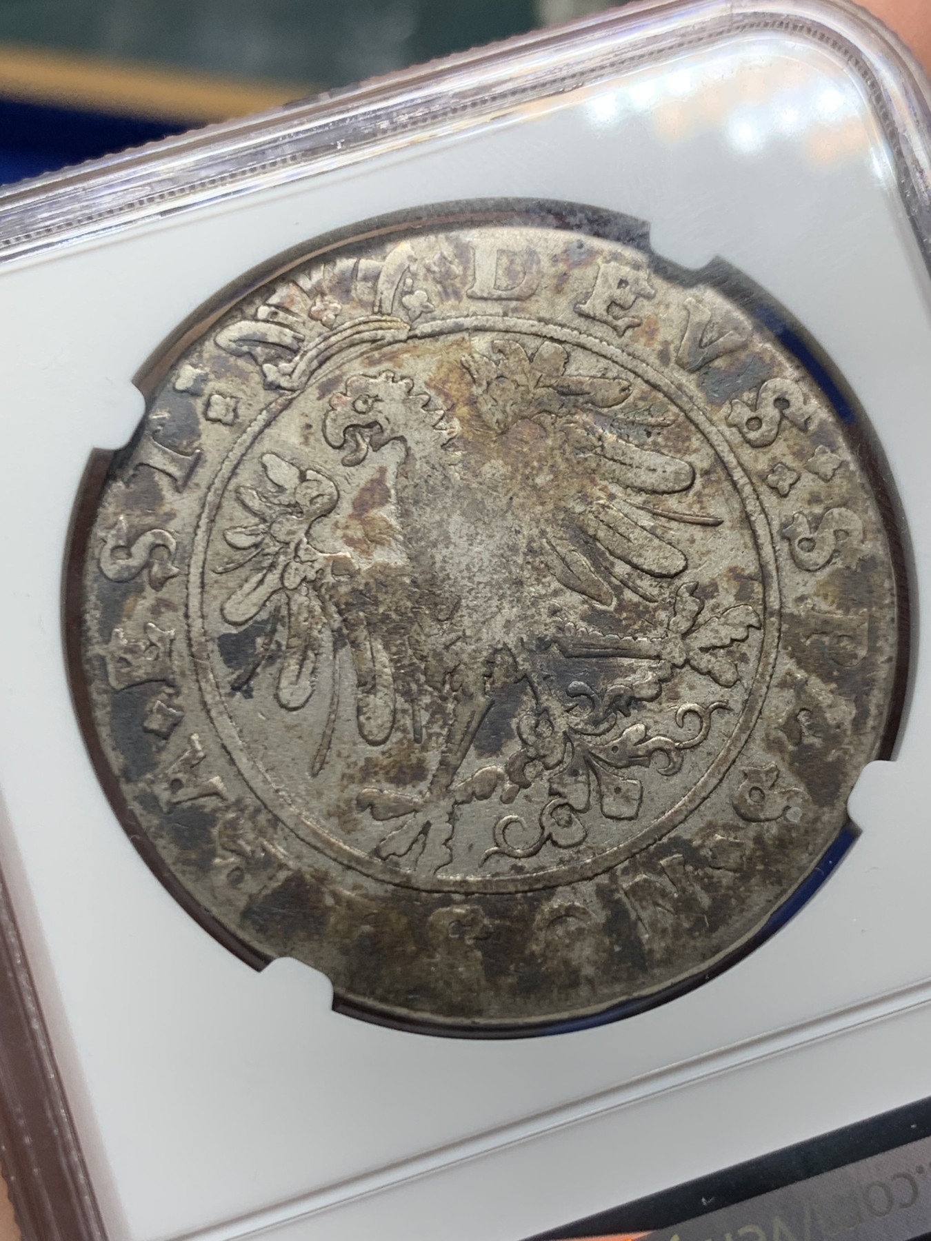 《竞宝斋》第261场-周日，周一，周二 3场连拍 (全场包邮) 冠军分 NGC VF30 瑞士1623沙夫豪森泰勒大银币，冠军分深打包浆厚实羊脸清晰低评了，稀有的泰勒大银，特别漂亮。