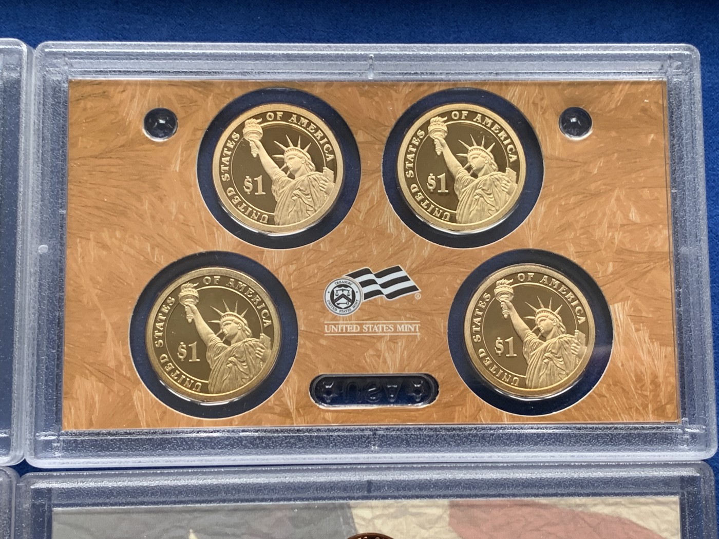 《竞宝斋》第261场-周日，周一，周二 3场连拍 (全场包邮) 4套一组 美国2009年精制套币