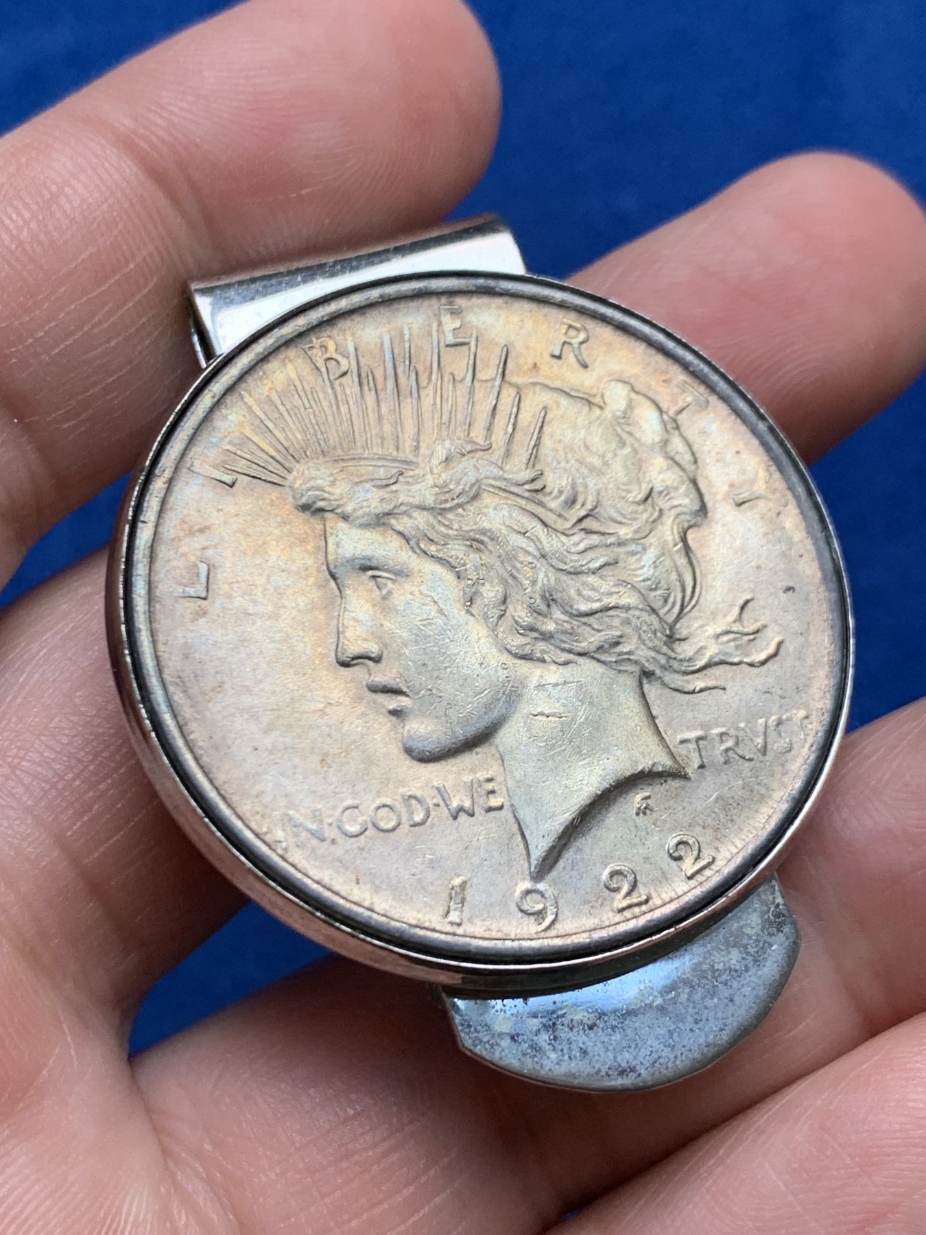 《竞宝斋》第261场-周日，周一，周二 3场连拍 (全场包邮) 美国1922和平鸽银币衣夹一枚，UNC品种带光