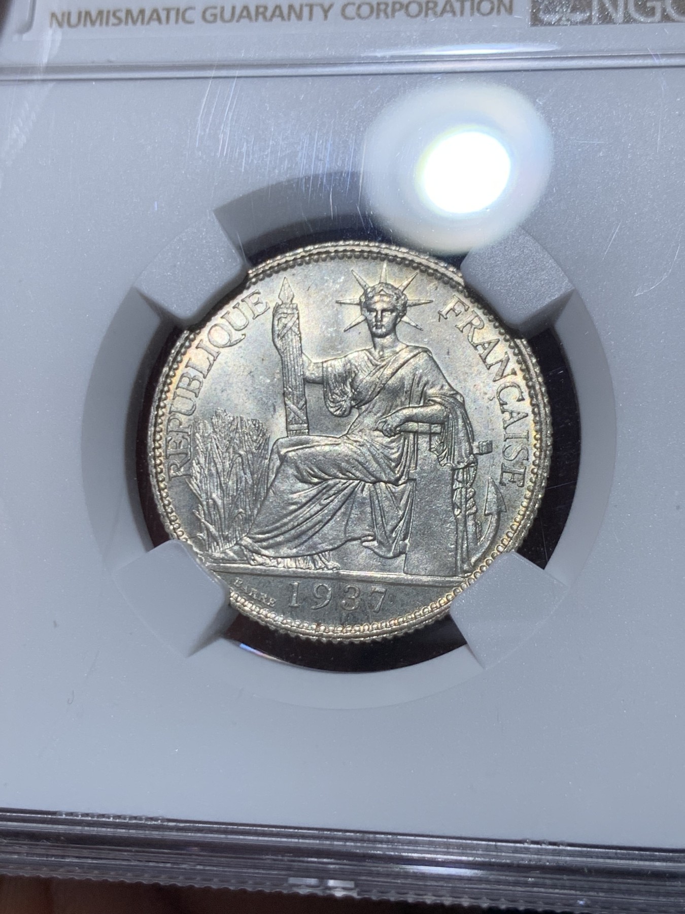 《竞宝斋》第261场-周日，周一，周二 3场连拍 (全场包邮) NGC MS65 法属印度支那 1937年 20分坐洋小银币 原光底板 高分 挺鼻梁