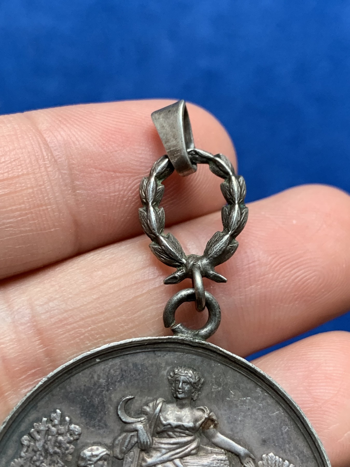 《竞宝斋》第261场-周日，周一，周二 3场连拍 (全场包邮) 法国 农业部 银章 设计新颖 细节非常好 20.3克 圆章直径36.9mm