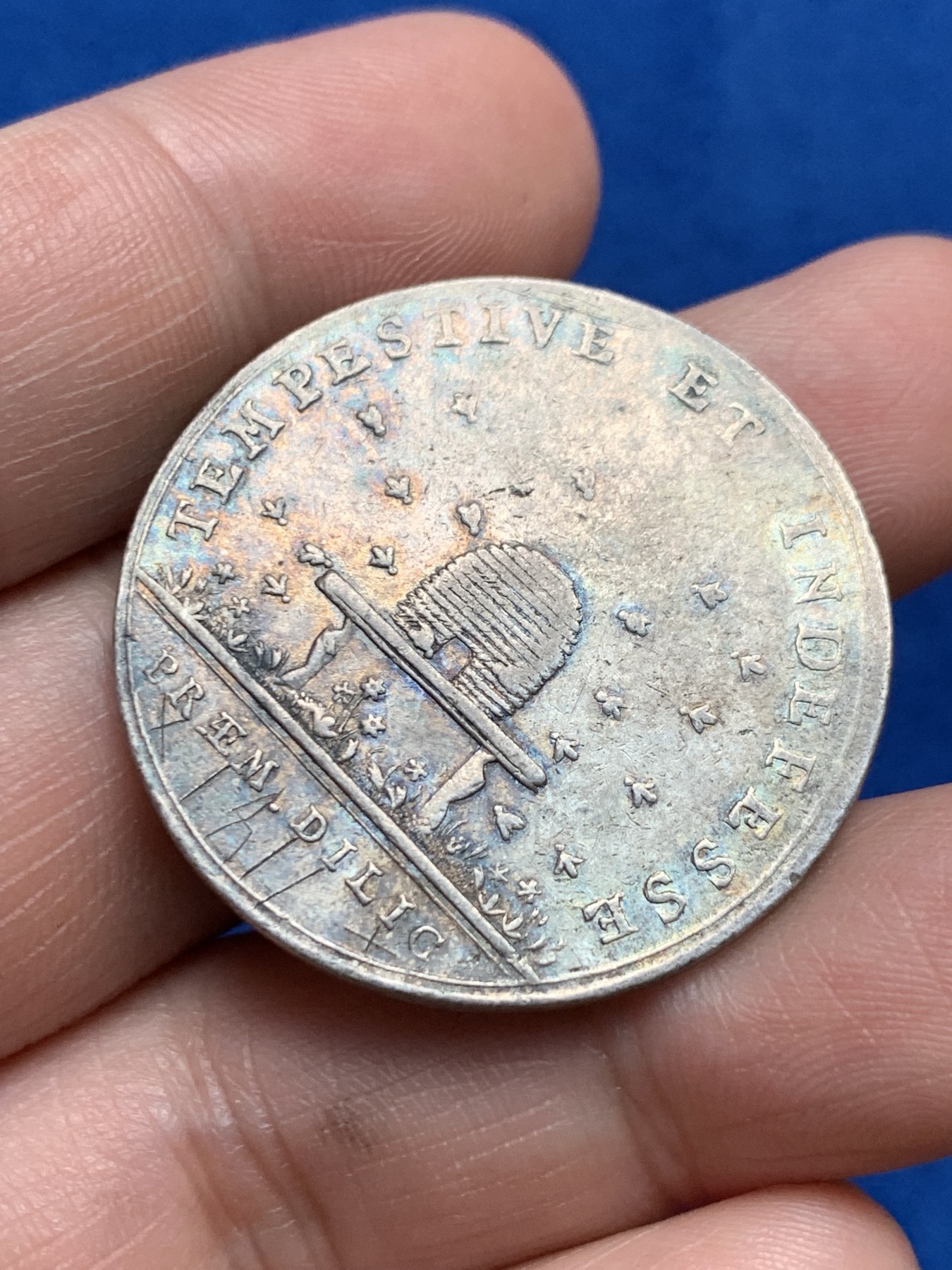 《竞宝斋》第261场-周日，周一，周二 3场连拍 (全场包邮) 瑞士伯尔尼学院银质纪念章 直径约34mm 重约 13.5克 细节见图