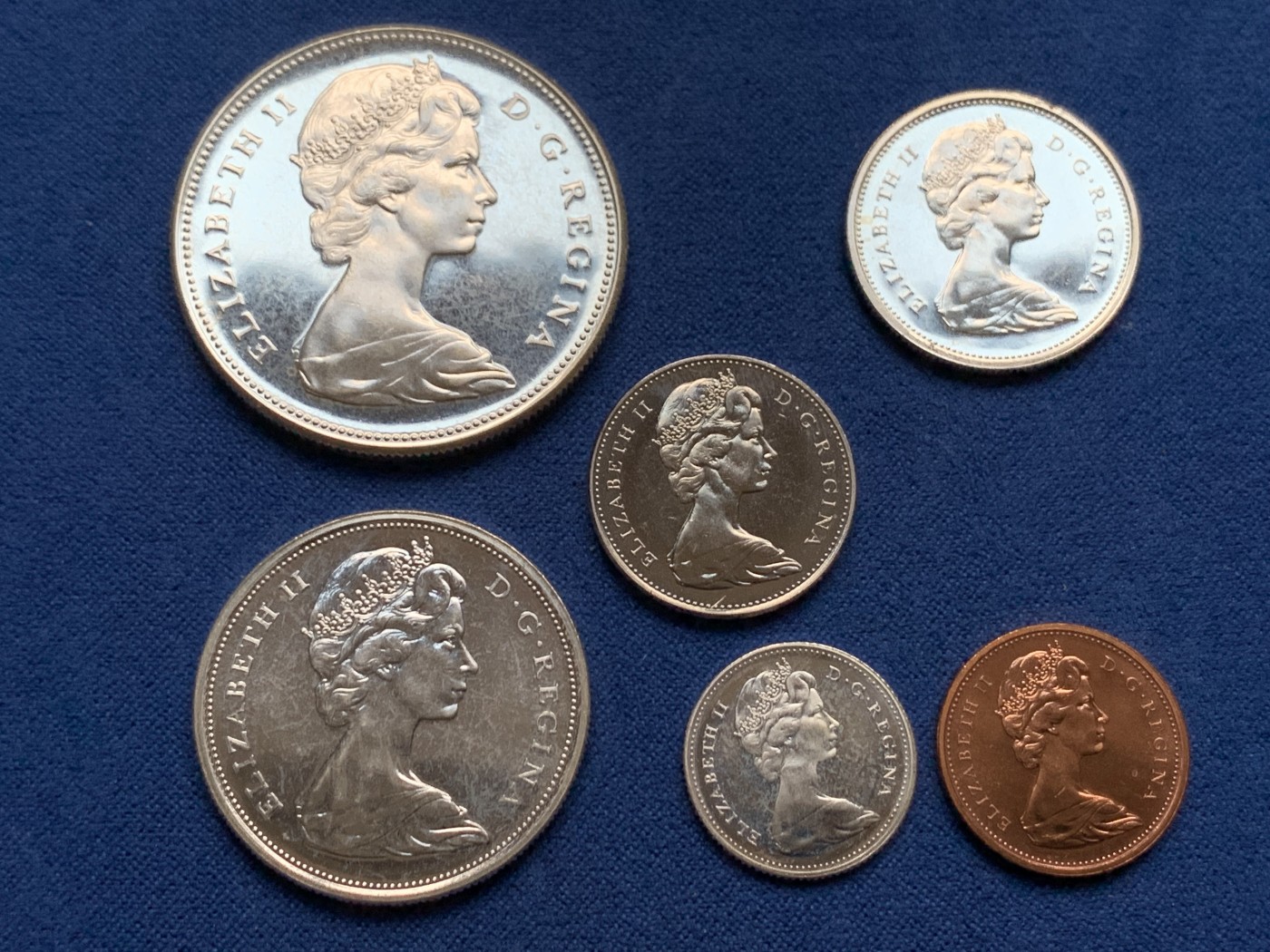 《竞宝斋》第261场-周日，周一，周二 3场连拍 (全场包邮) 6枚一组 加拿大1967年套币 含4枚银币 卷拆品相