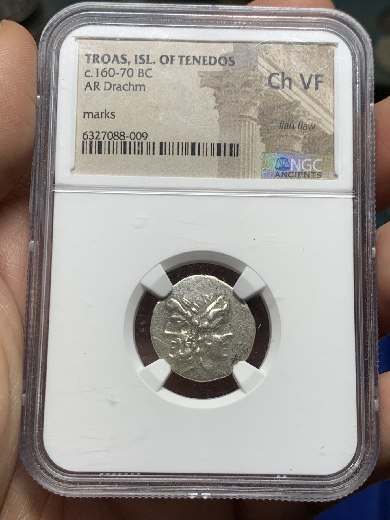 《竞宝斋》第261场-周日，周一，周二 3场连拍 (全场包邮) NGC CH VF 古希腊双面神银币，非常少见品特罗亚群岛。特尼杜斯。约2-1世纪 BC.AR 德拉克姆。果馅饼。（赫拉和宙斯)双斧;△字母组合和左边是葡萄串，右边是ys花，都在月桂树内花圈。
