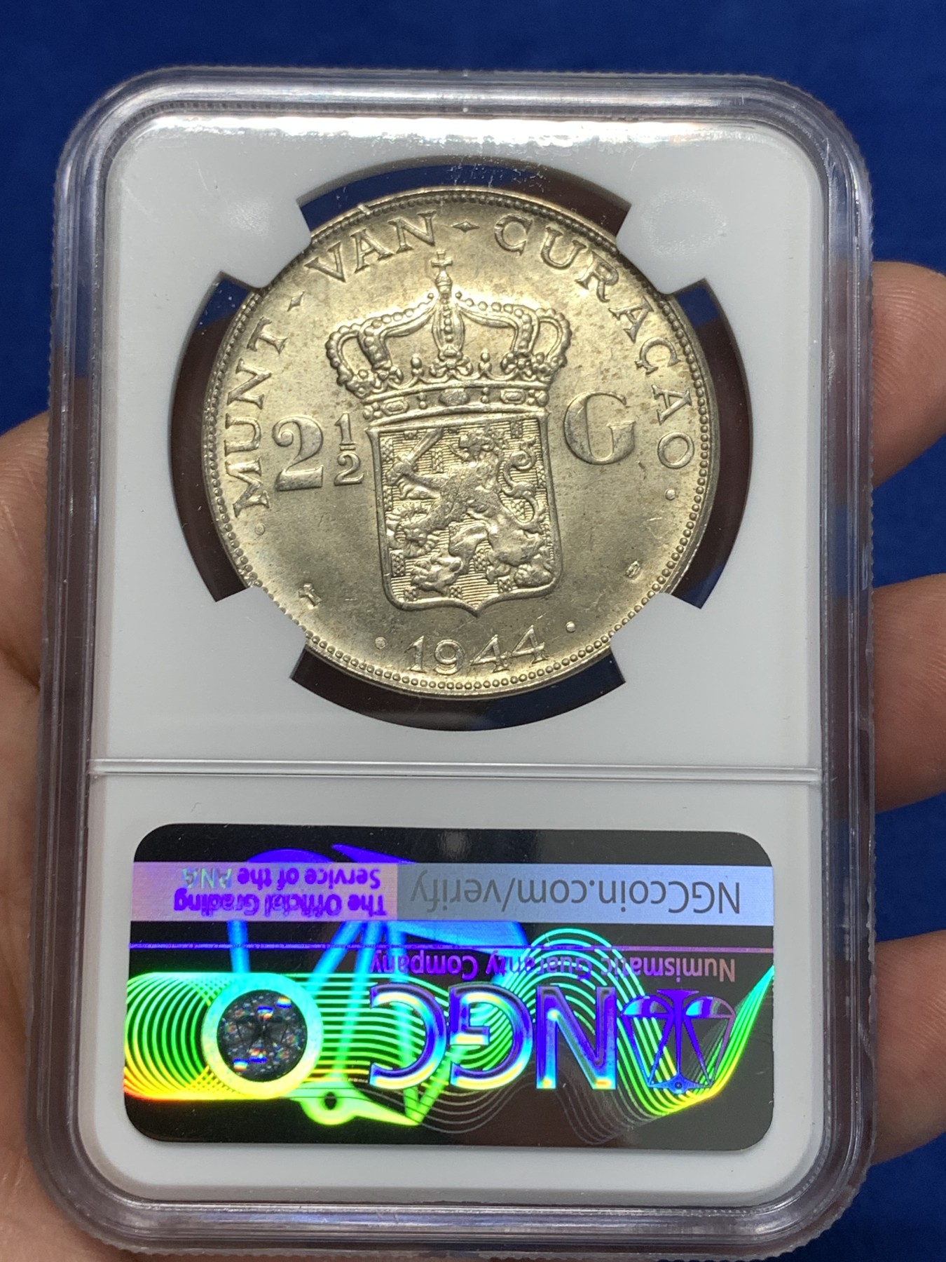 《竞宝斋》第261场-周日，周一，周二 3场连拍 (全场包邮) NGC MS62 荷属库拉索1944D威廉明娜2.5盾大银币