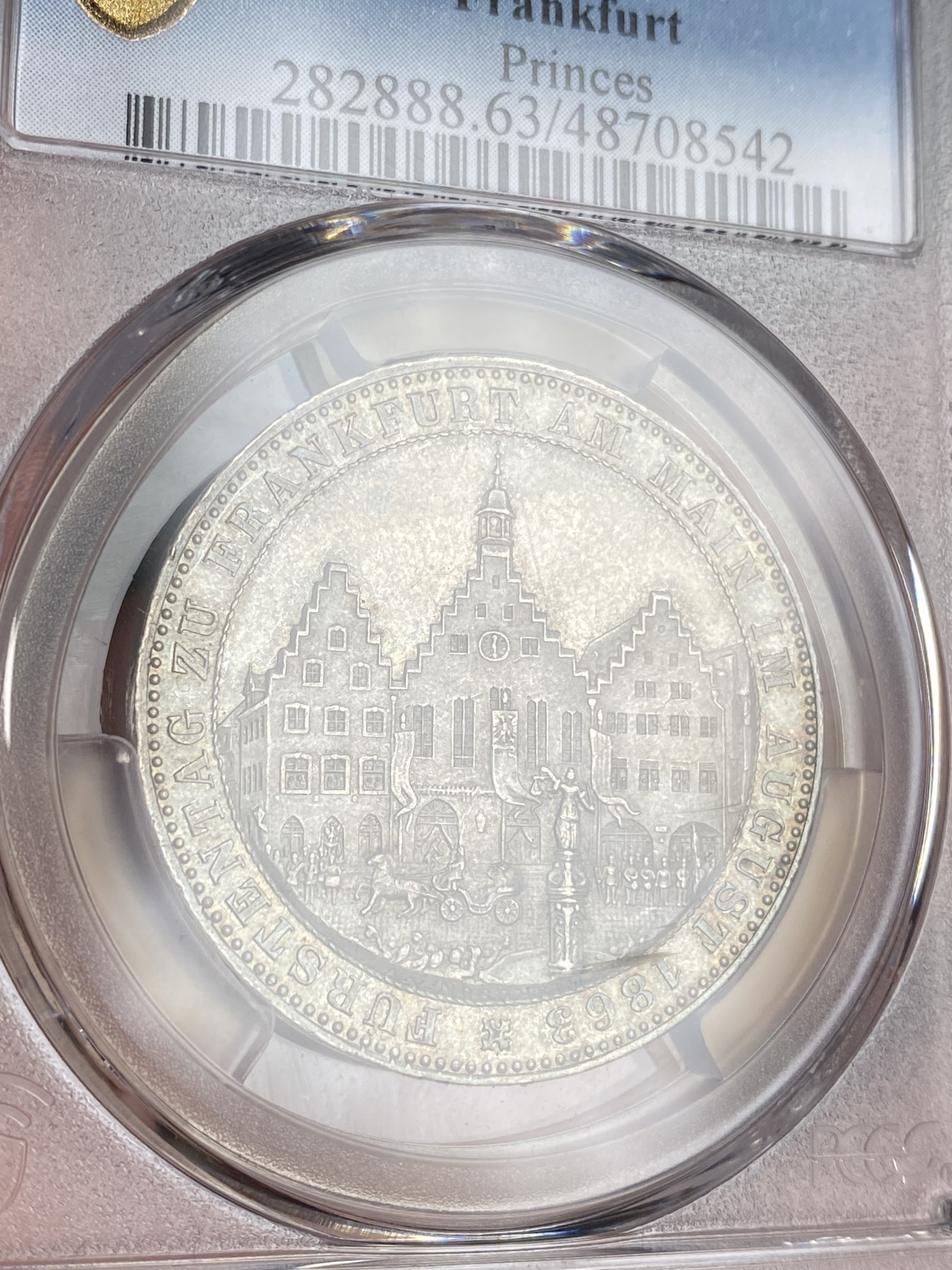 万国钱币拍卖第024期（诸神之战） PCGS MS63 1863年德国法兰克福自由市王子会议景观1泰勒 名誉品种 原味青衣包浆裹身 实物状态非常赞