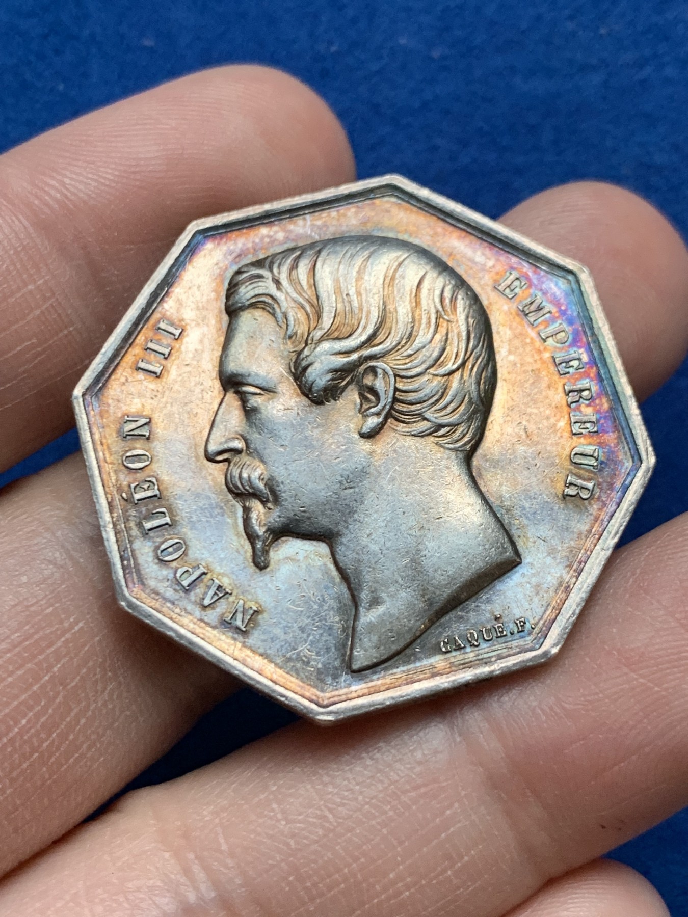 《竞宝斋》第262场-周日，周一，周二 3场连拍 (全场包邮) 法国拿破仑三世马赛商会八角银质代币，19.03g，35.1mm，手指边铭