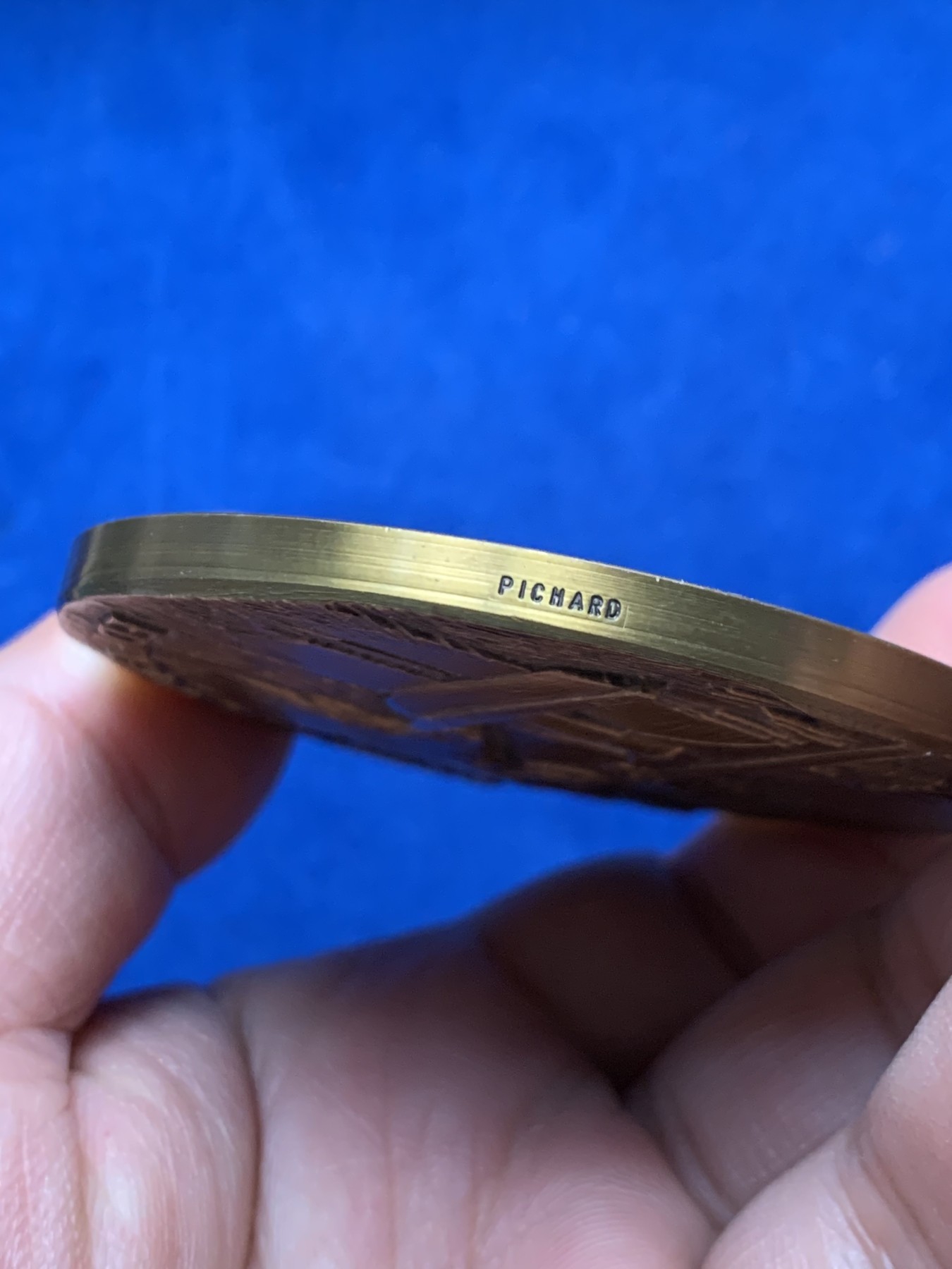 《竞宝斋》第262场-周日，周一，周二 3场连拍 (全场包邮) 法国1990景观大铜章 64.7mm 151.3克 三角铜标