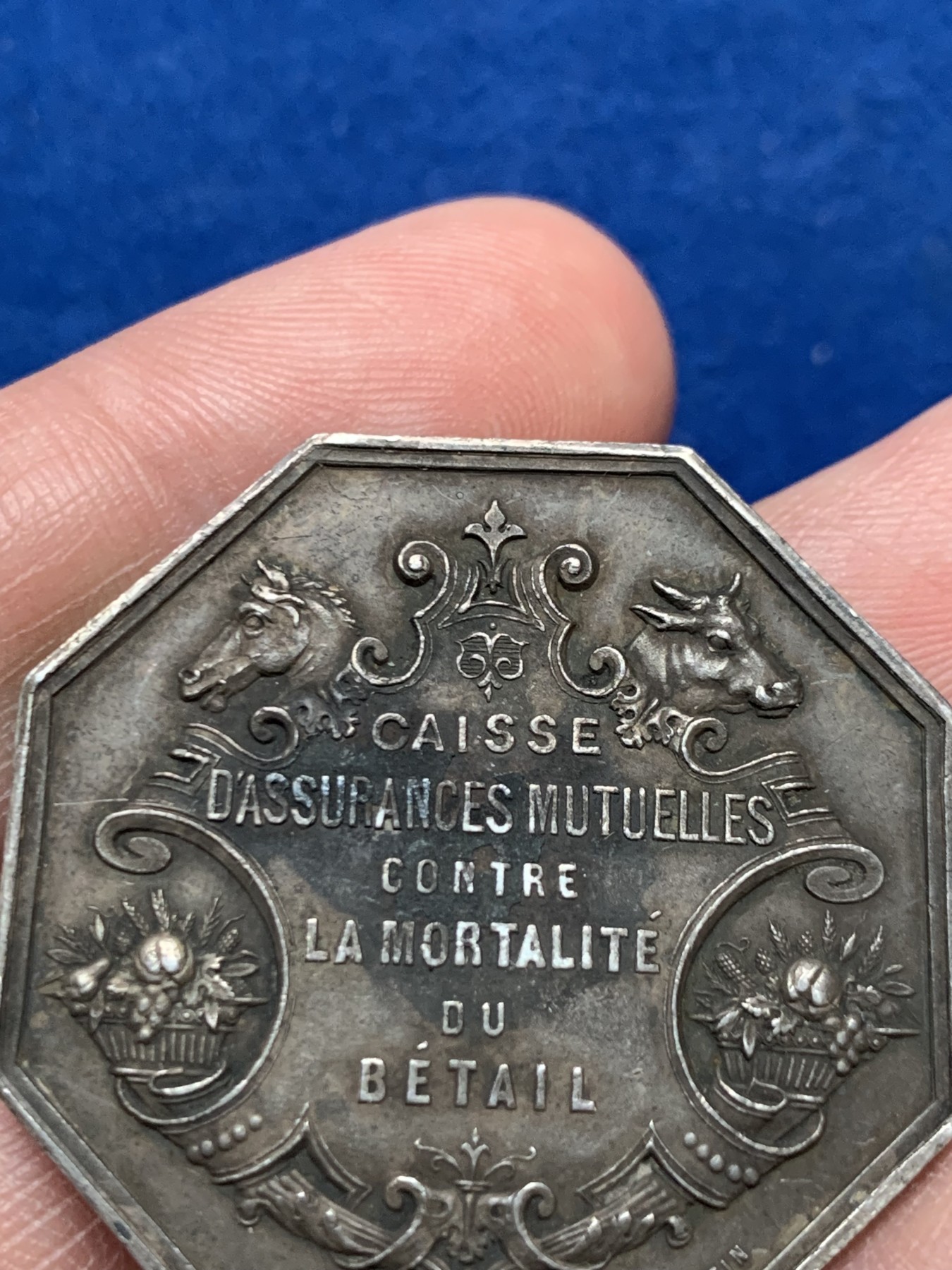 《竞宝斋》第262场-周日，周一，周二 3场连拍 (全场包邮) 法国1856农业协会八角银质代币，19.61克，35.5mm，丰饶角边铭