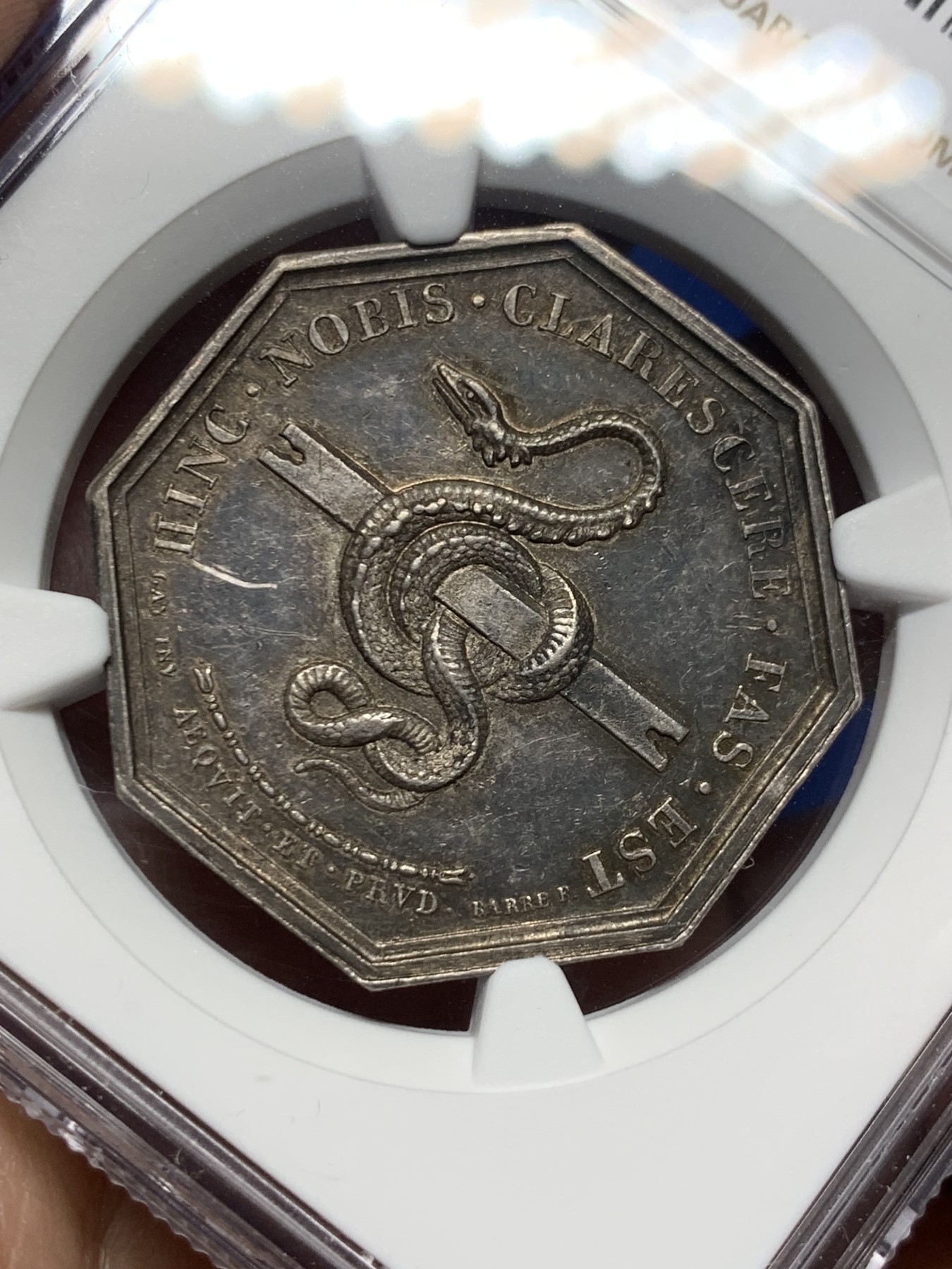 《竞宝斋》第262场-周日，周一，周二 3场连拍 (全场包邮) NGC MS61 法国1832特雷武公证人八角银质代币 丰饶角边铭