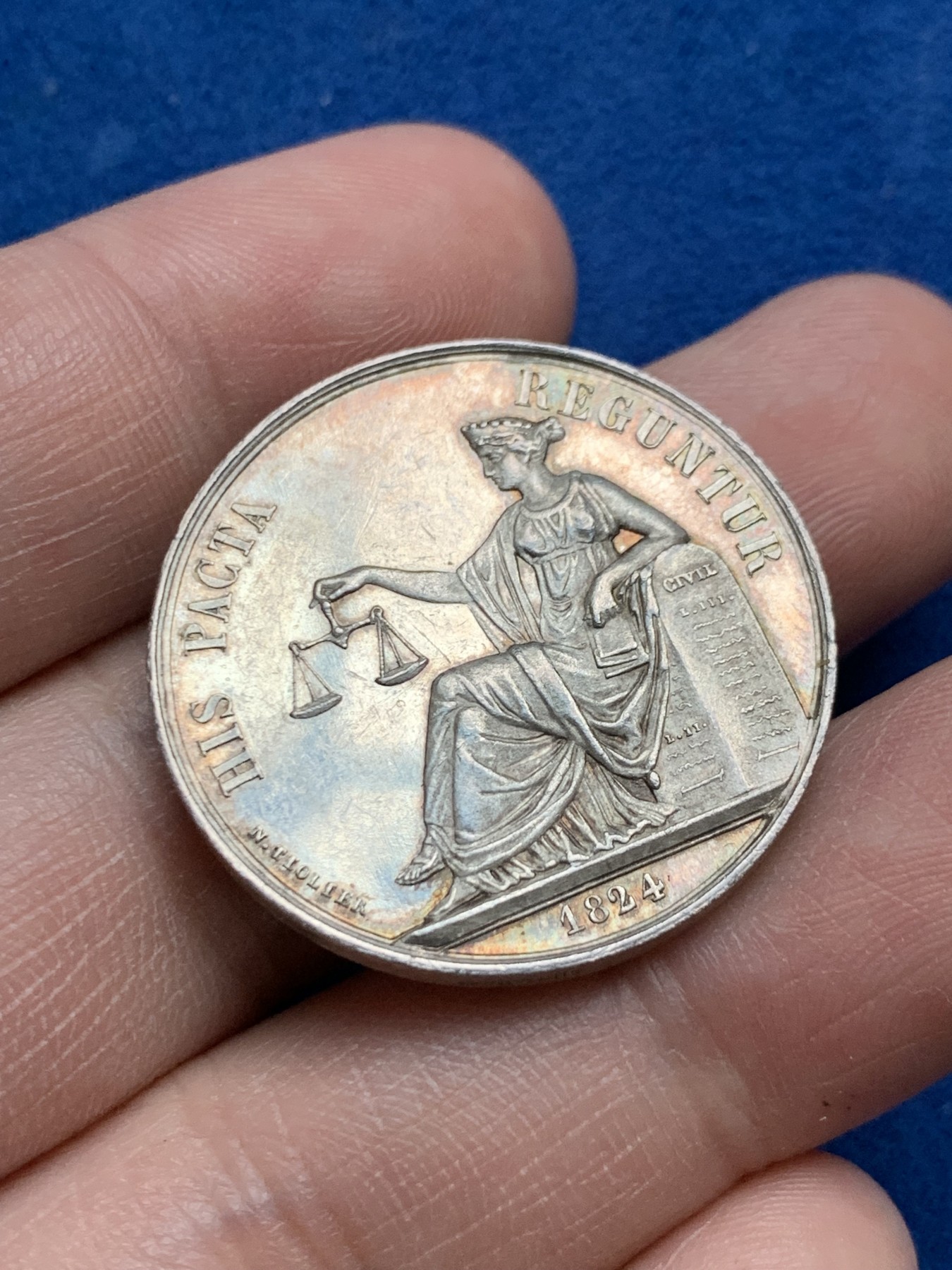 《竞宝斋》第262场-周日，周一，周二 3场连拍 (全场包邮) 法国1824兰斯区公证人圆形银质代币 30.3mm 11.5克 蜜蜂边铭 银标 淡彩包浆 细节非常的好