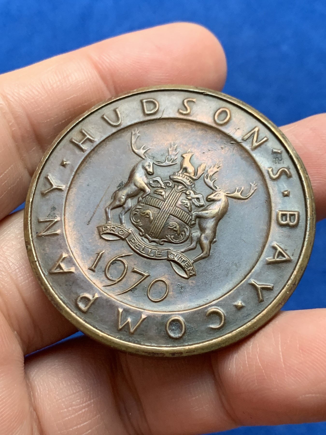 《竞宝斋》第262场-周日，周一，周二 3场连拍 (全场包邮) 1670年成立的美国哈德逊湾公司成立纪念铜章，全北美最早的商业股份公司，也是全世界最早的公司之一，此章是公司成立300周年铸造，仅颁发给重要员工，35.17g，45.2mm