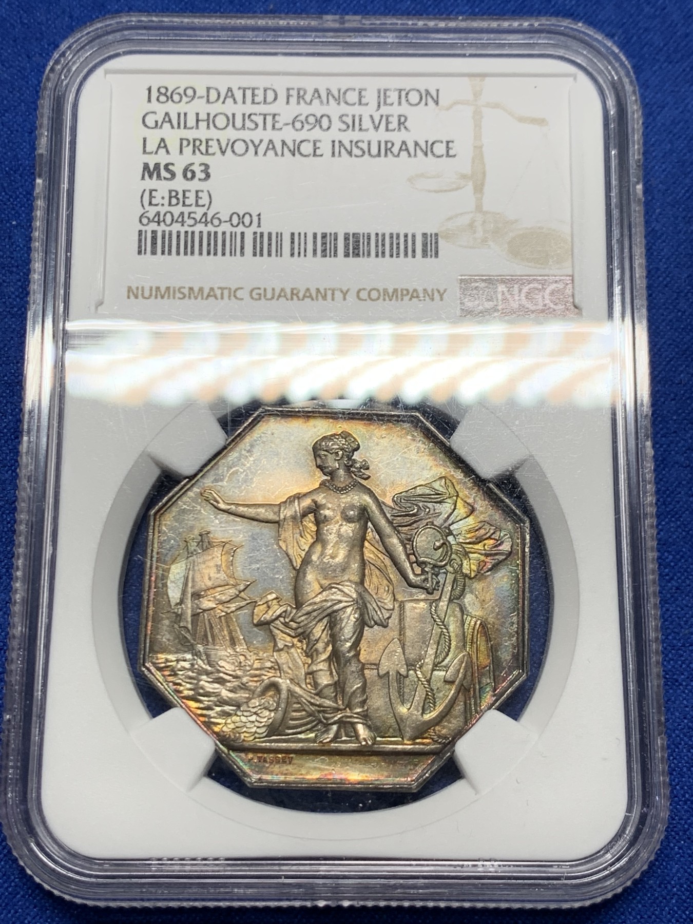 《竞宝斋》第262场-周日，周一，周二 3场连拍 (全场包邮) NGC-MS63 法国名誉品“先见之明”海上保险公司八角银质代币，非常漂亮的环五彩，背面带初铸纹