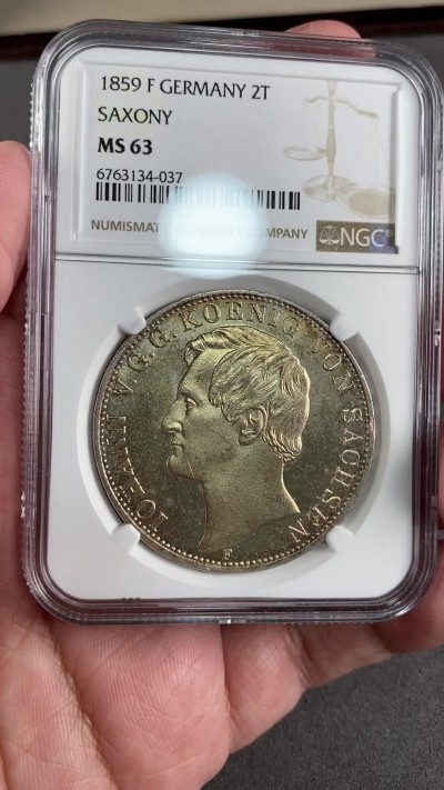 万国钱币拍卖第024期（诸神之战） NGC MS63 1859年德国萨克森大纹章2泰勒 金彩环绕 银霜十字转光极强 亚军分 可直接入藏终身的一枚