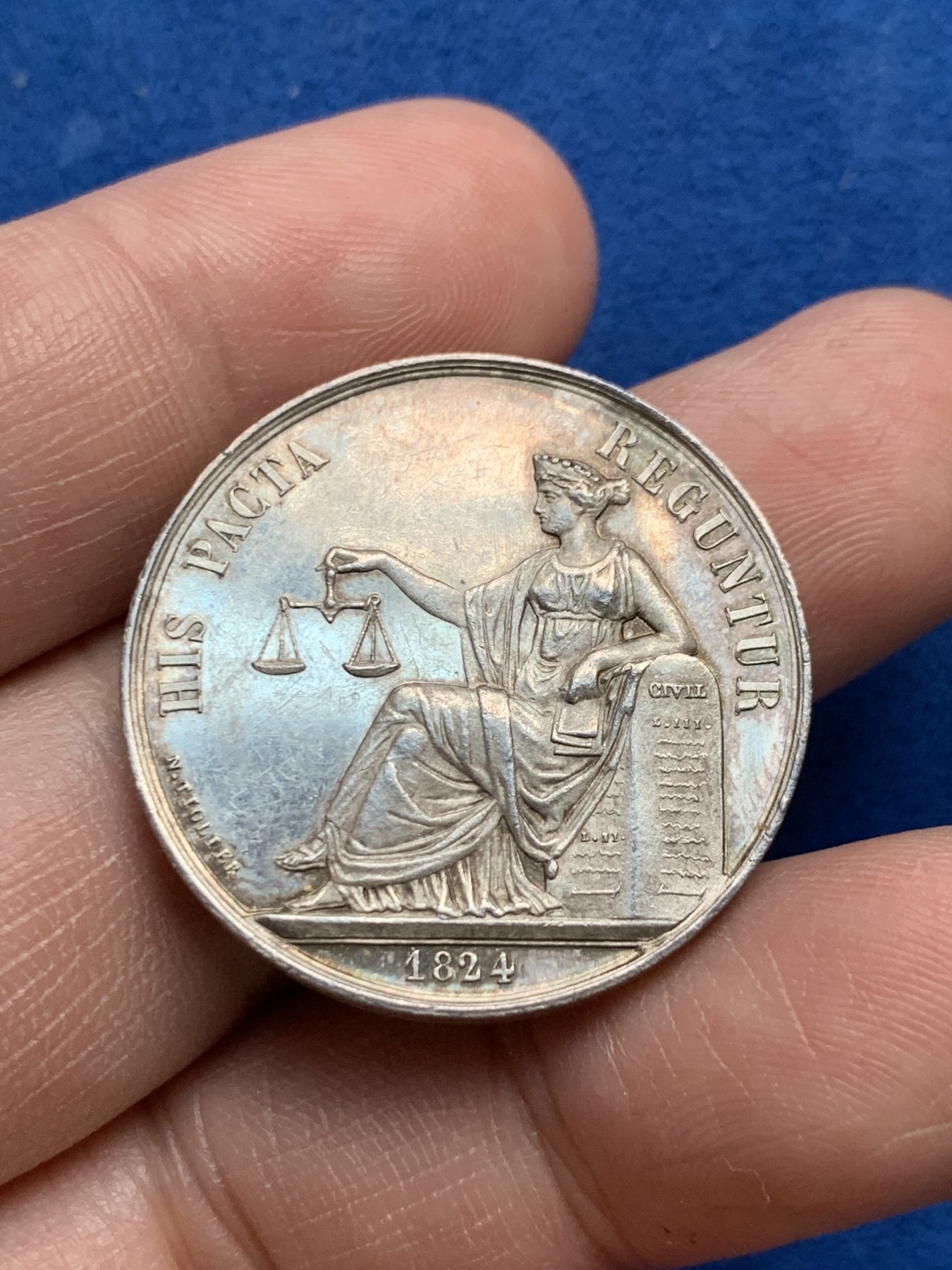 《竞宝斋》第262场-周日，周一，周二 3场连拍 (全场包邮) 法国1824兰斯区公证人圆形银质代币 30.3mm 11.5克 蜜蜂边铭 银标 淡彩包浆 细节非常的好