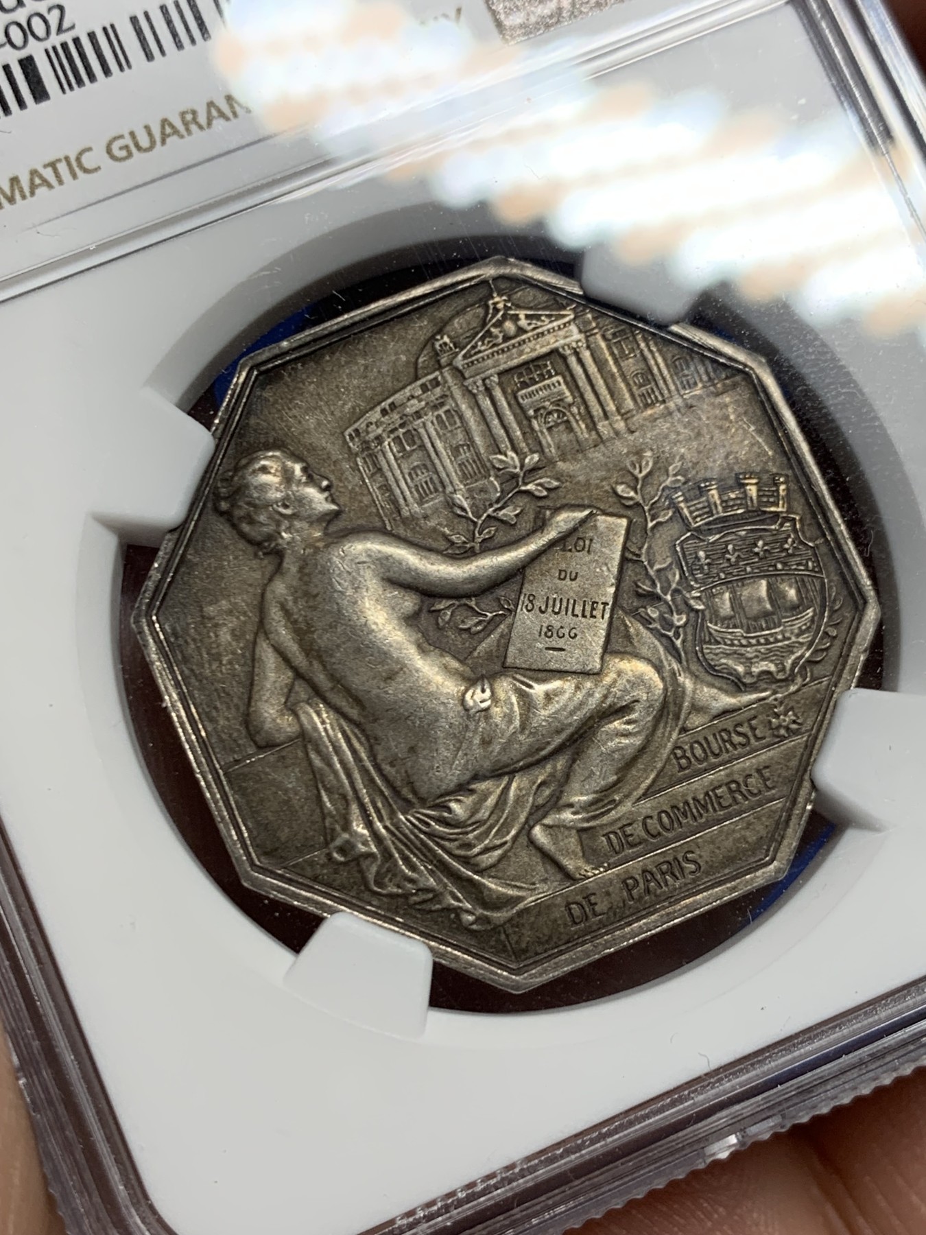 《竞宝斋》第262场-周日，周一，周二 3场连拍 (全场包邮) NGC-MS62 法国塞纳河巴黎商业法庭八角银质代币，商业女神坐在卢浮宫街商业交易所前，旁边是巴黎市徽章