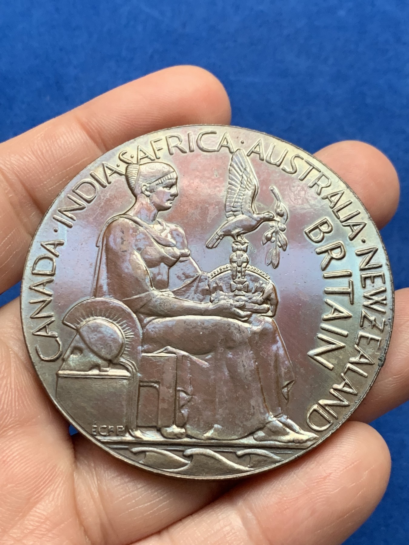 《竞宝斋》第262场-周日，周一，周二 3场连拍 (全场包邮) 英国爱德华八世登基纪念大铜章 BHM-4286 爱美人不爱江山的爱八 很稀有的款式 雕刻精美 品相出色 69.82g 57.4mm 细节见图